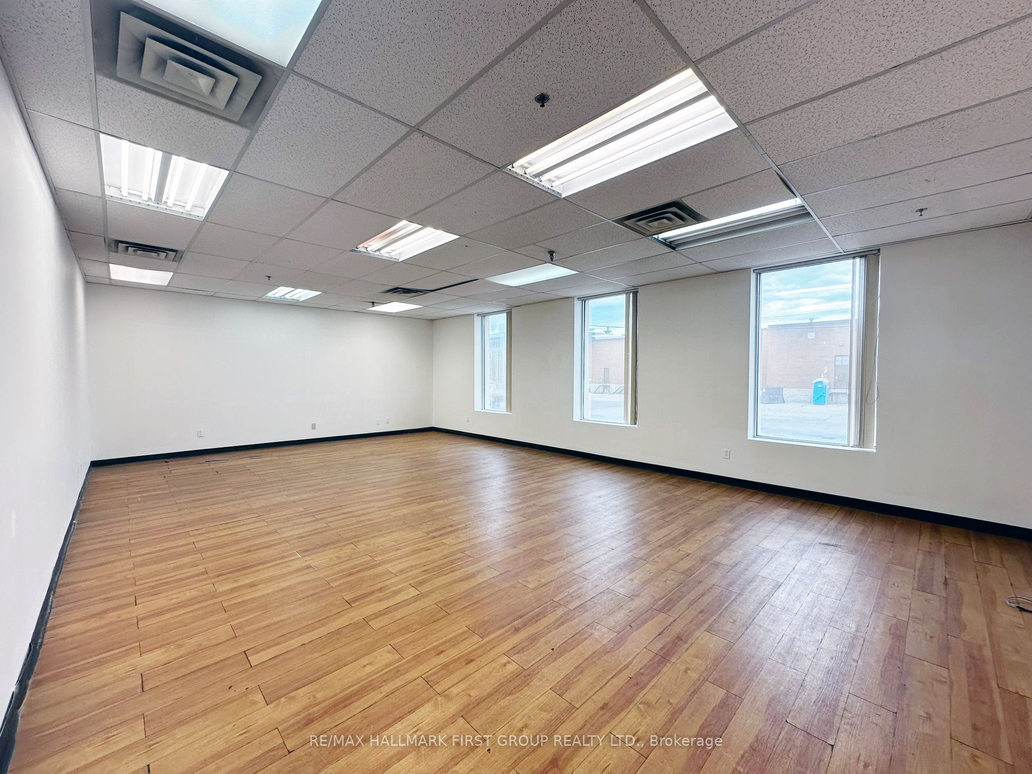 ##1 Property Photo 11