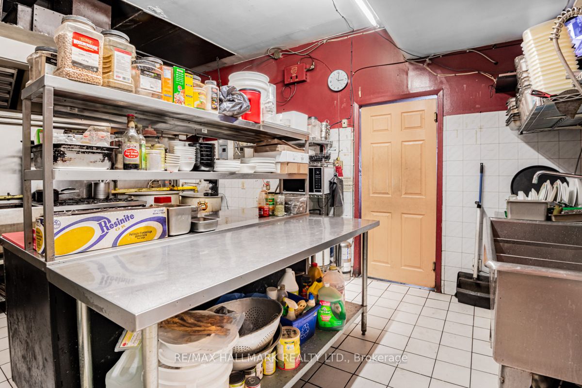 2658 Danforth Avenue Property Photo 12