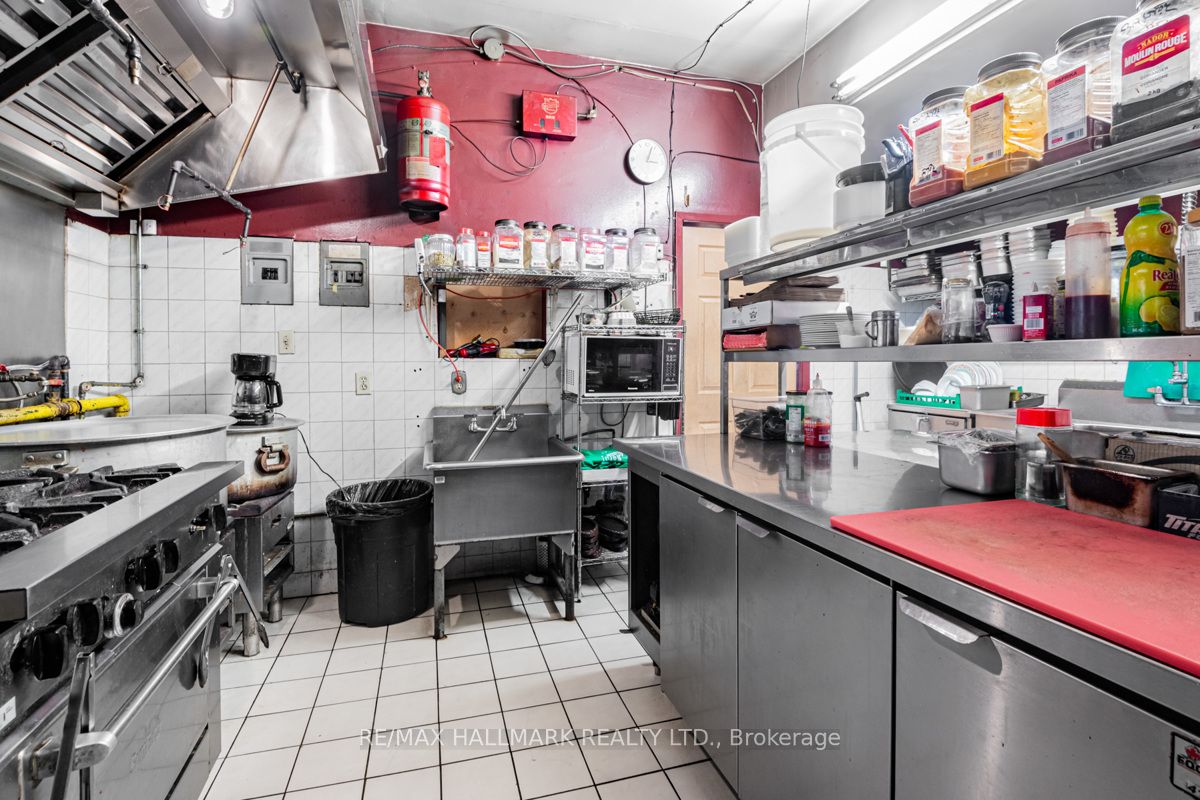 2658 Danforth Avenue Property Photo 15