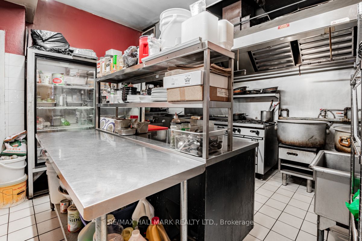 2658 Danforth Avenue Property Photo 16