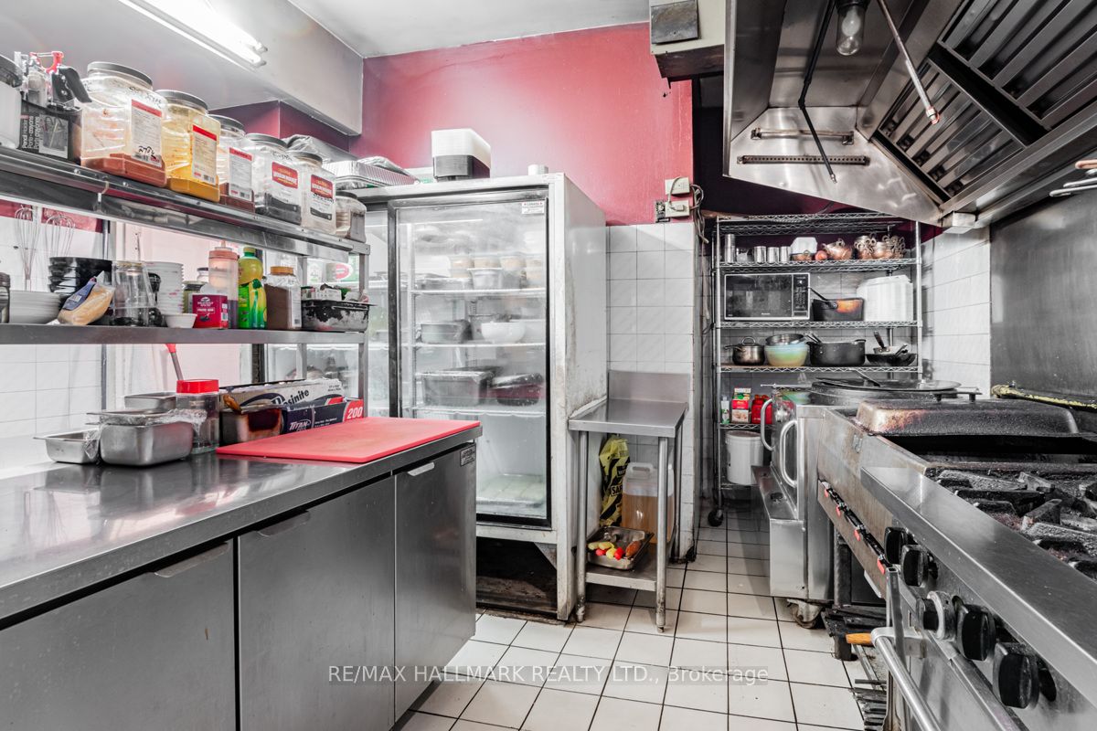 2658 Danforth Avenue Property Photo 17