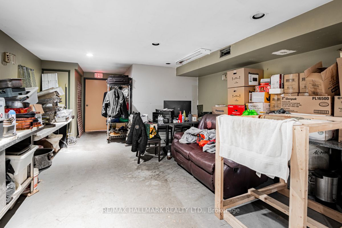 2658 Danforth Avenue Property Photo 18