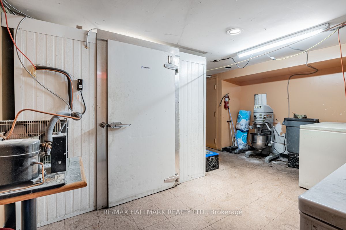 2658 Danforth Avenue Property Photo 19