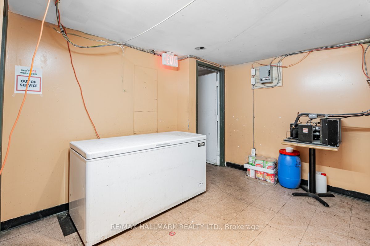 2658 Danforth Avenue Property Photo 20