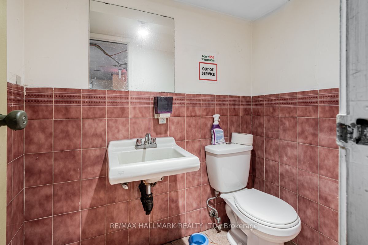2658 Danforth Avenue Property Photo 21