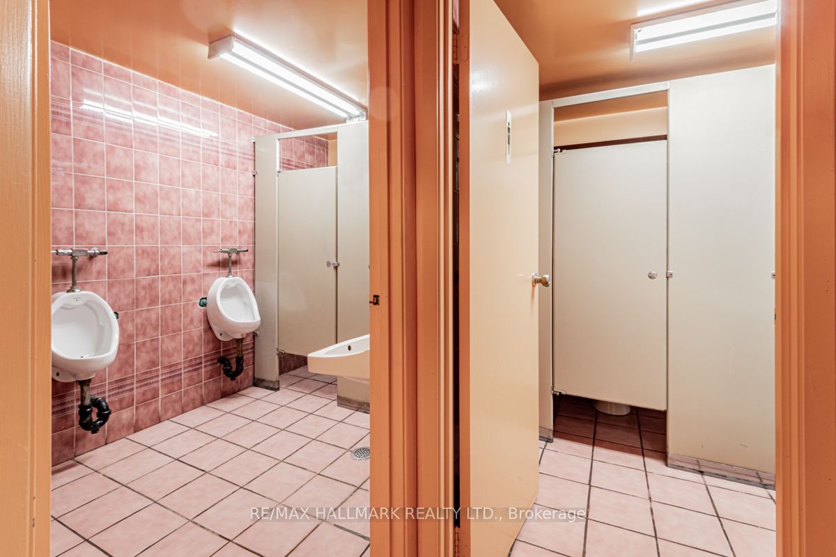 2658 Danforth Avenue Property Photo 23
