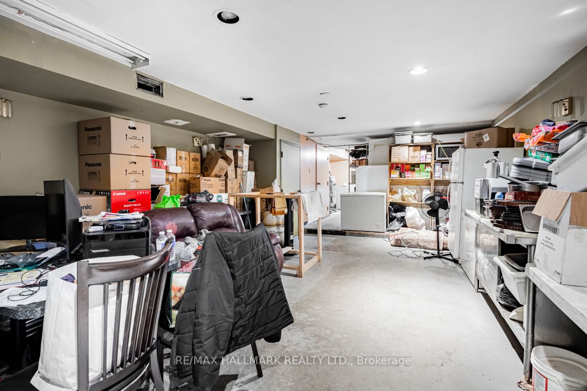 2658 Danforth Avenue Property Photo 25