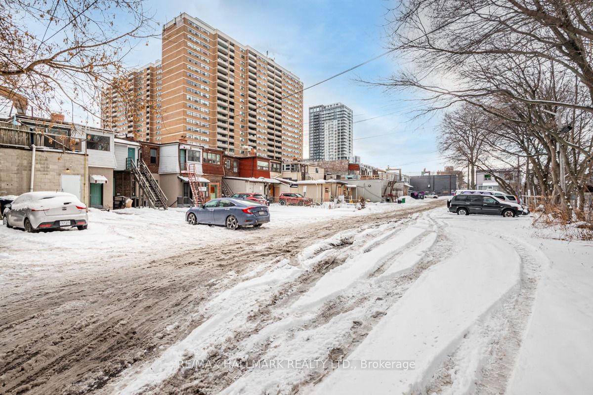 2658 Danforth Avenue Property Photo 27