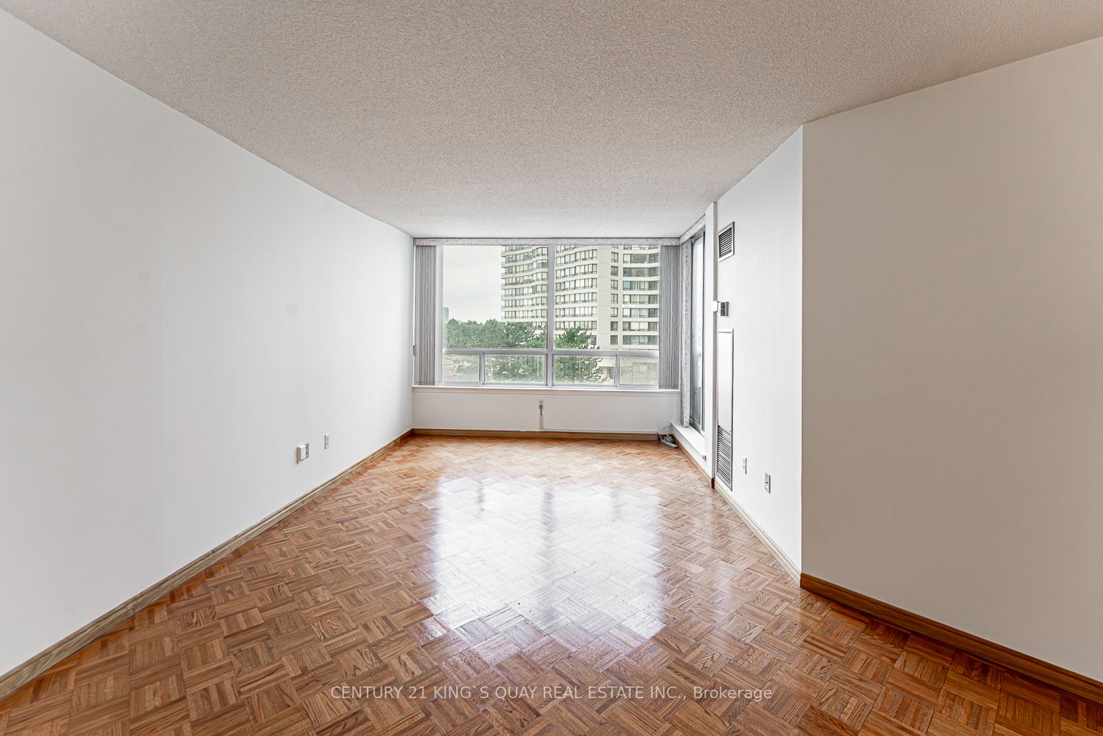 #401 - 350 Alton Towers Circle Property Photo 8