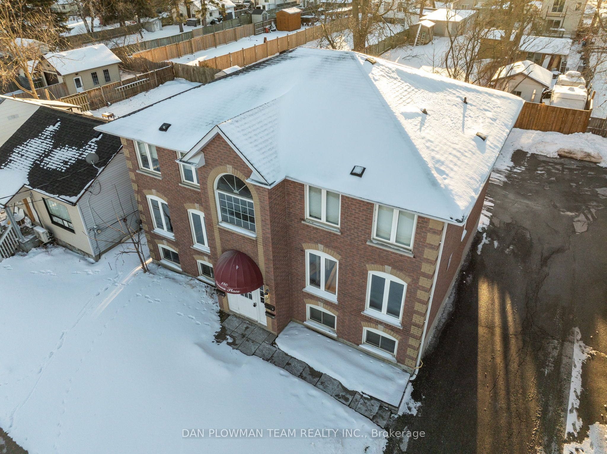 176/180 Nassau Street Property Photo 5