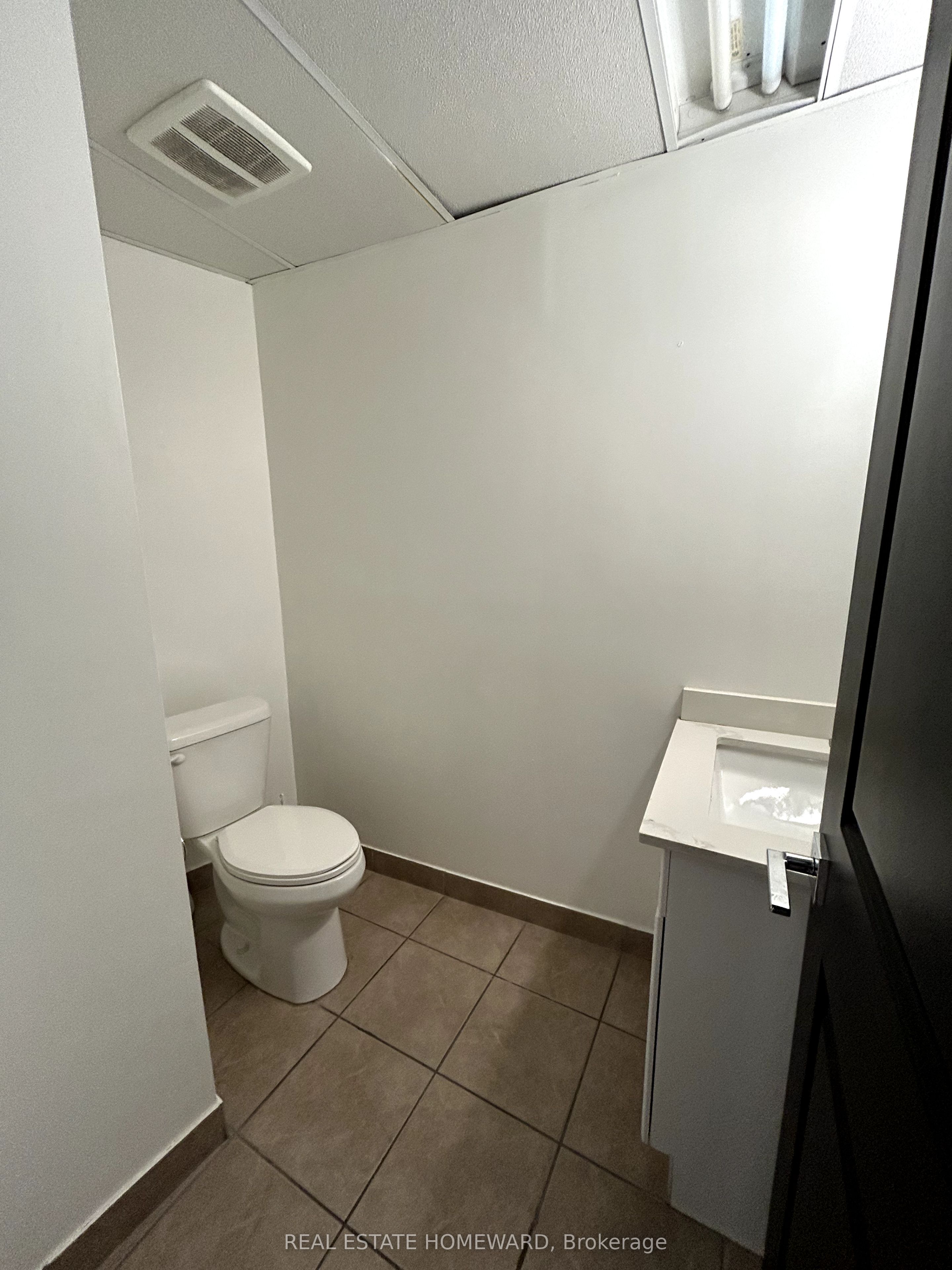 1212 Kingston Road Property Photo 9
