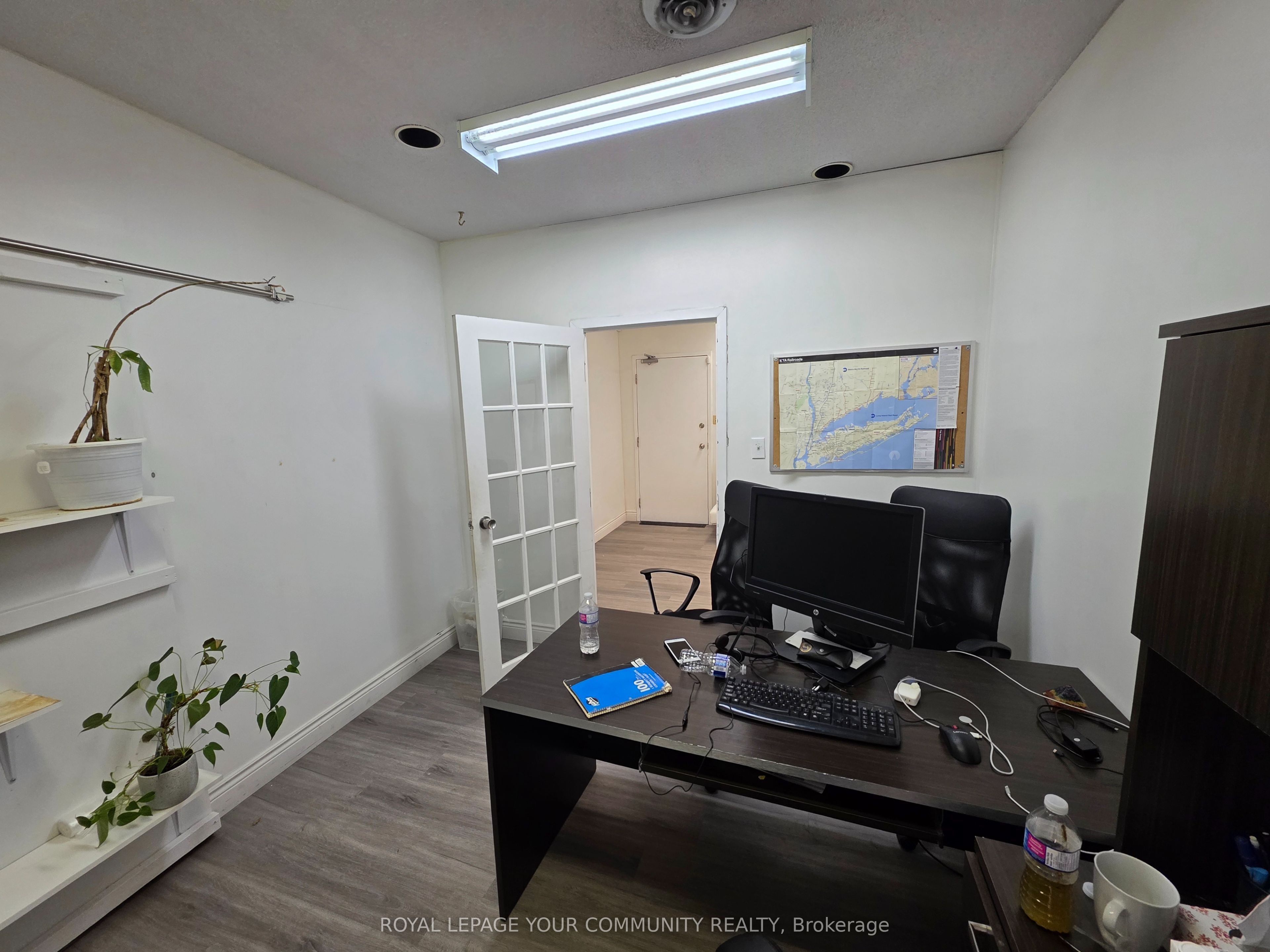 #213 - 4218 Lawrence Avenue Property Photo 8
