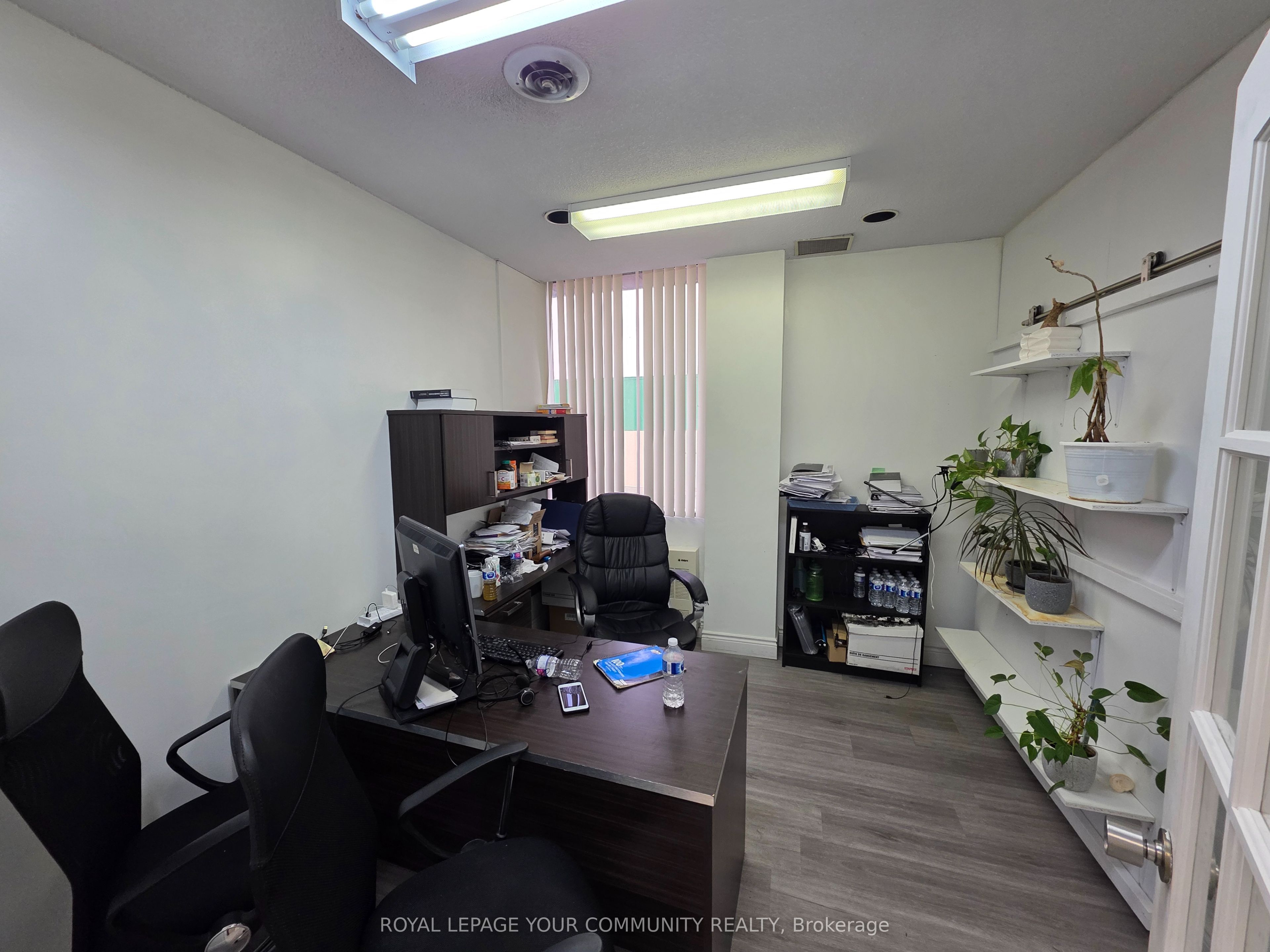 #213 - 4218 Lawrence Avenue Property Photo 9