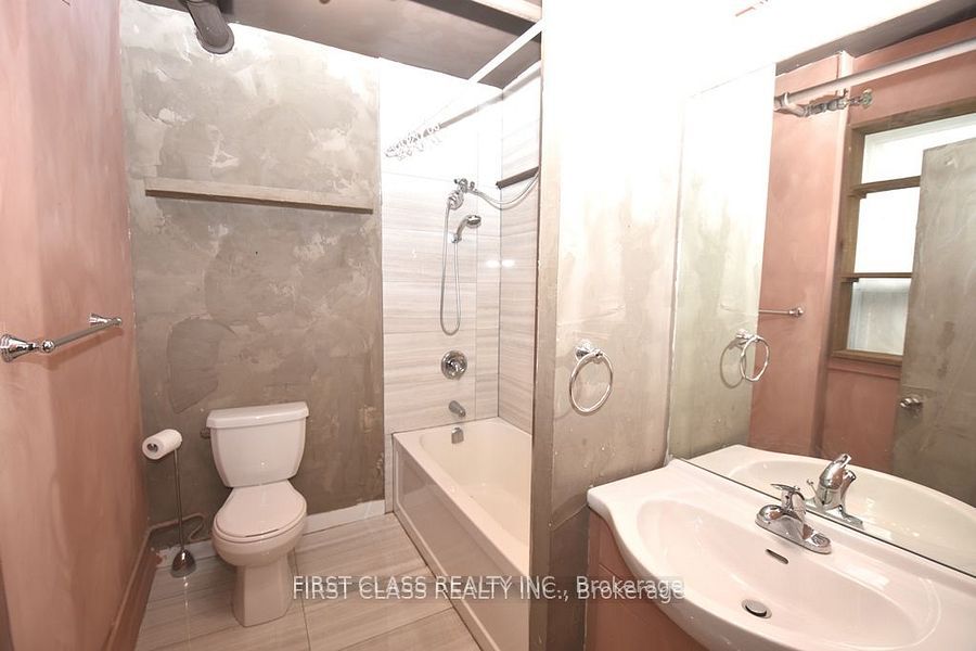 #201 - 3 Carlaw Avenue Property Photo 6