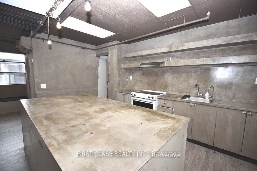 #201 - 3 Carlaw Avenue Property Photo 7