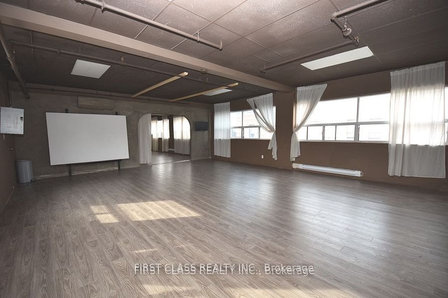 #201 - 3 Carlaw Avenue Property Photo 9
