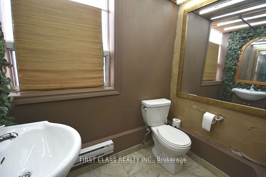 #201 - 3 Carlaw Avenue Property Photo 12