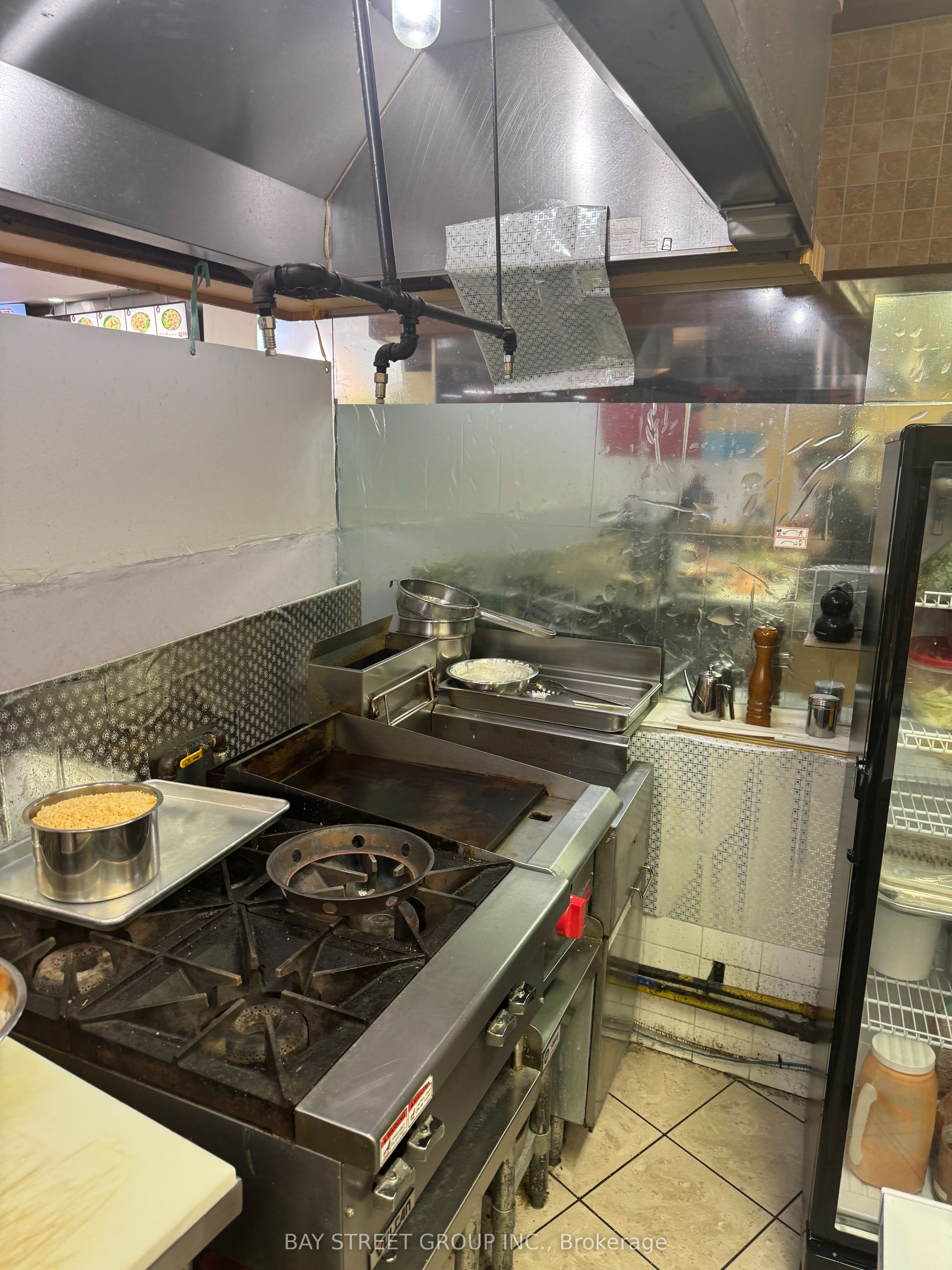 ##5 - 5661 Steeles Avenue Property Photo 4