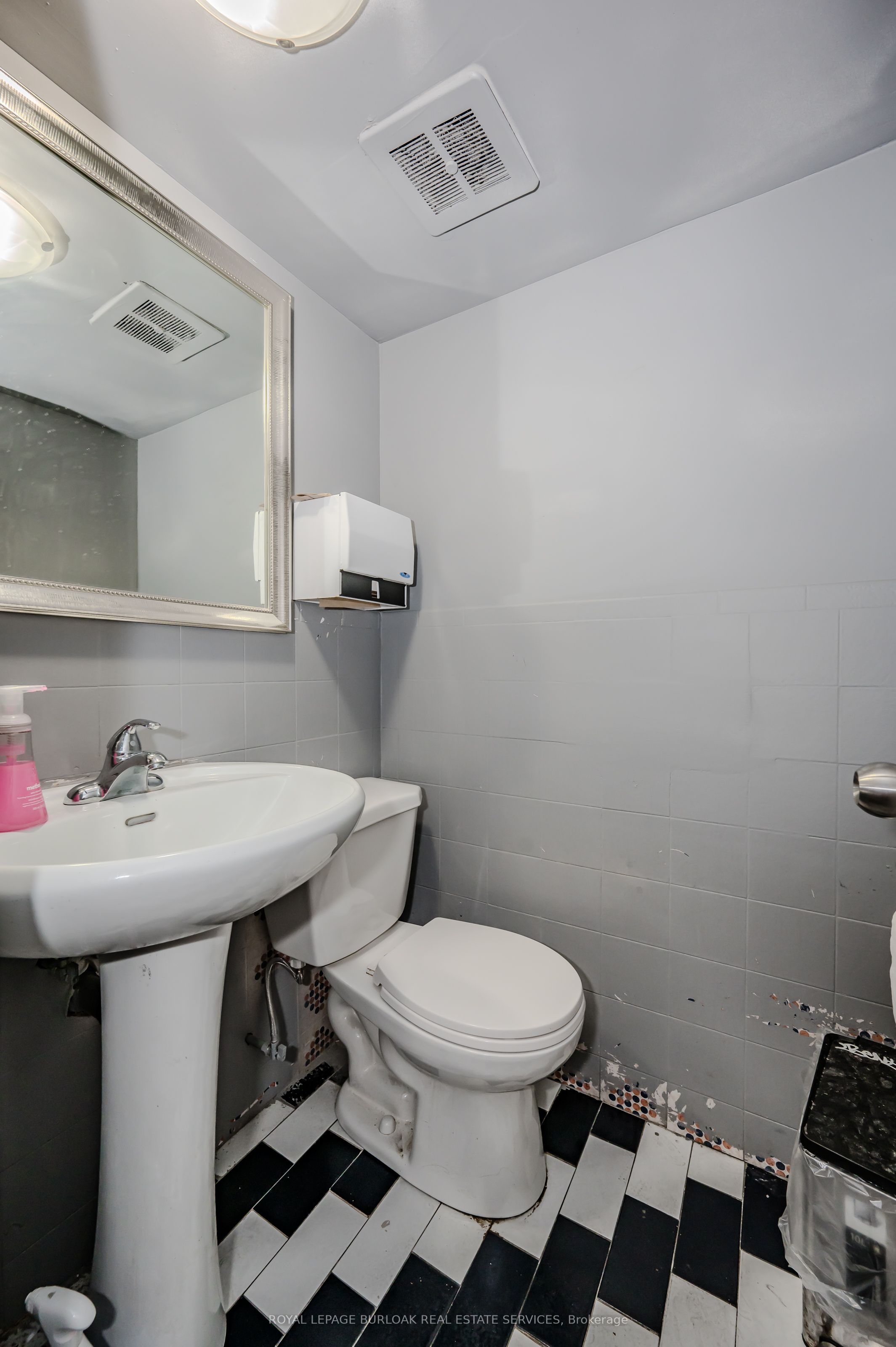1344 Danforth Avenue Property Photo 20