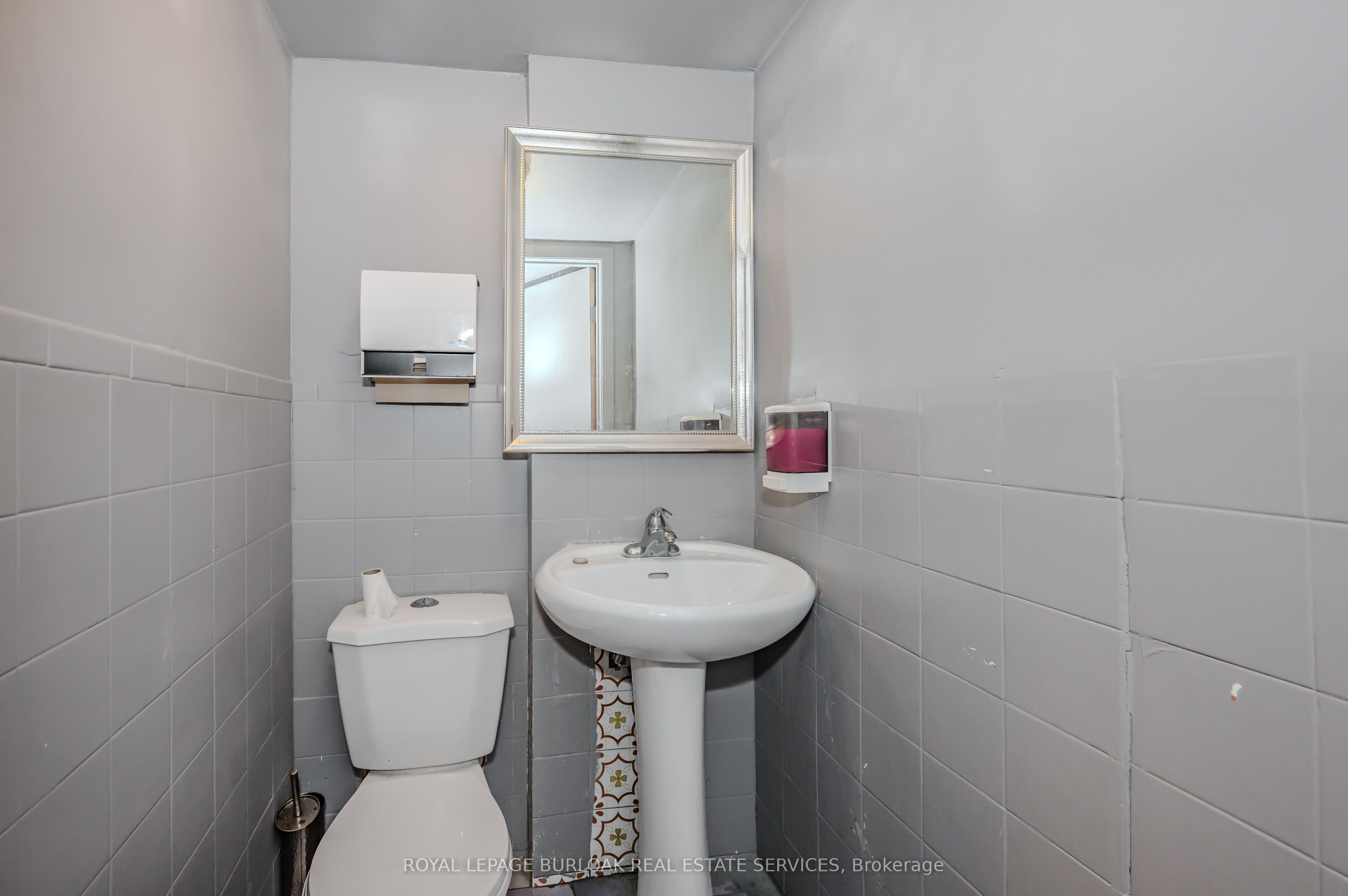 1344 Danforth Avenue Property Photo 22