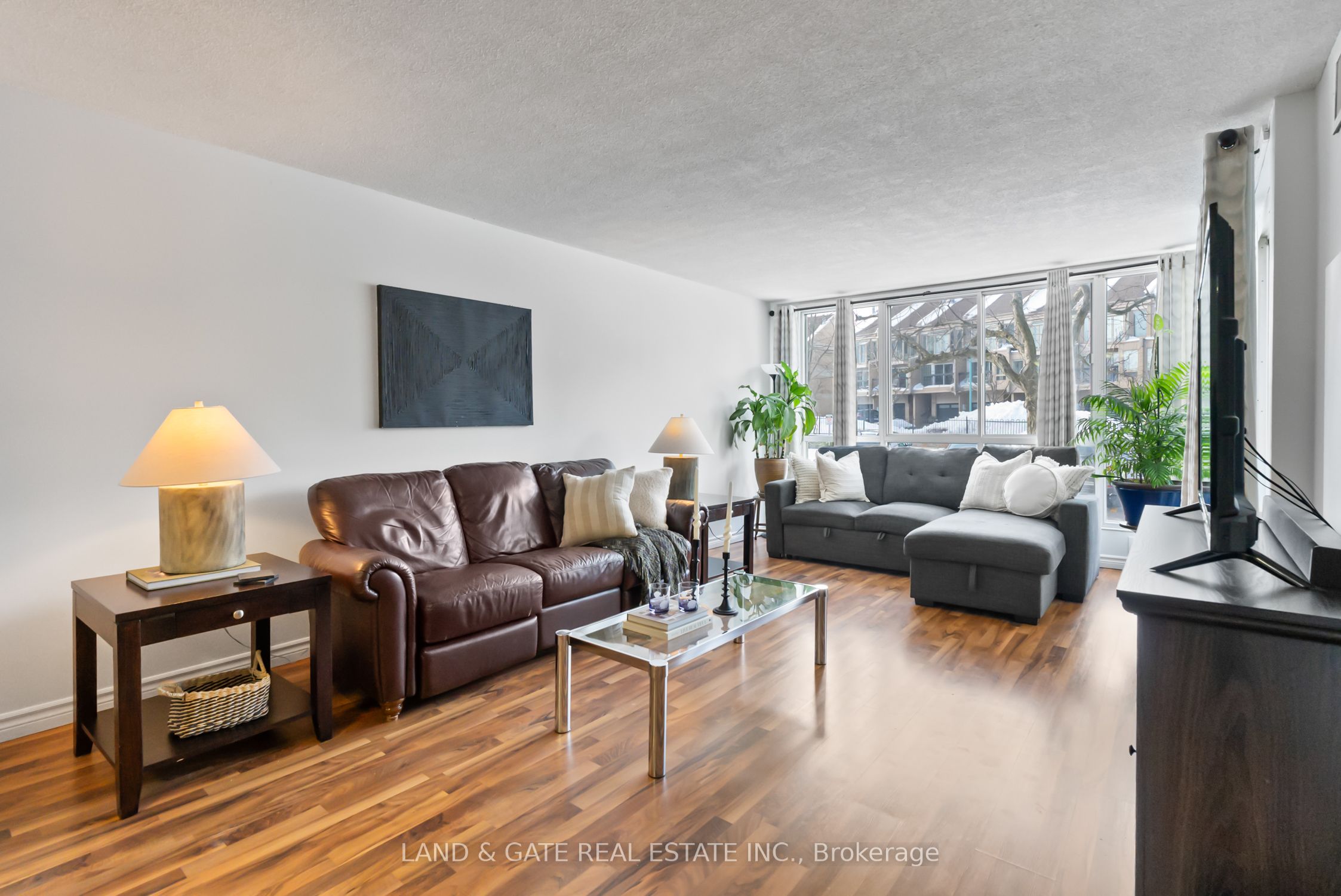 #112 - 25 Cumberland Lane Property Photo 1
