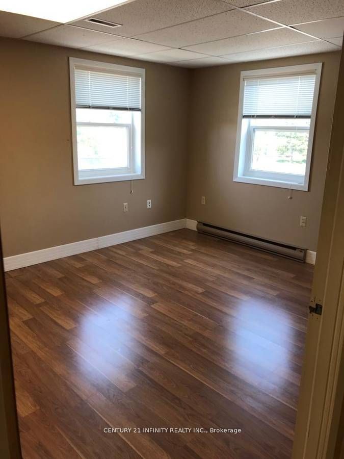 #204 - 909 Simcoe Street Property Photo 3