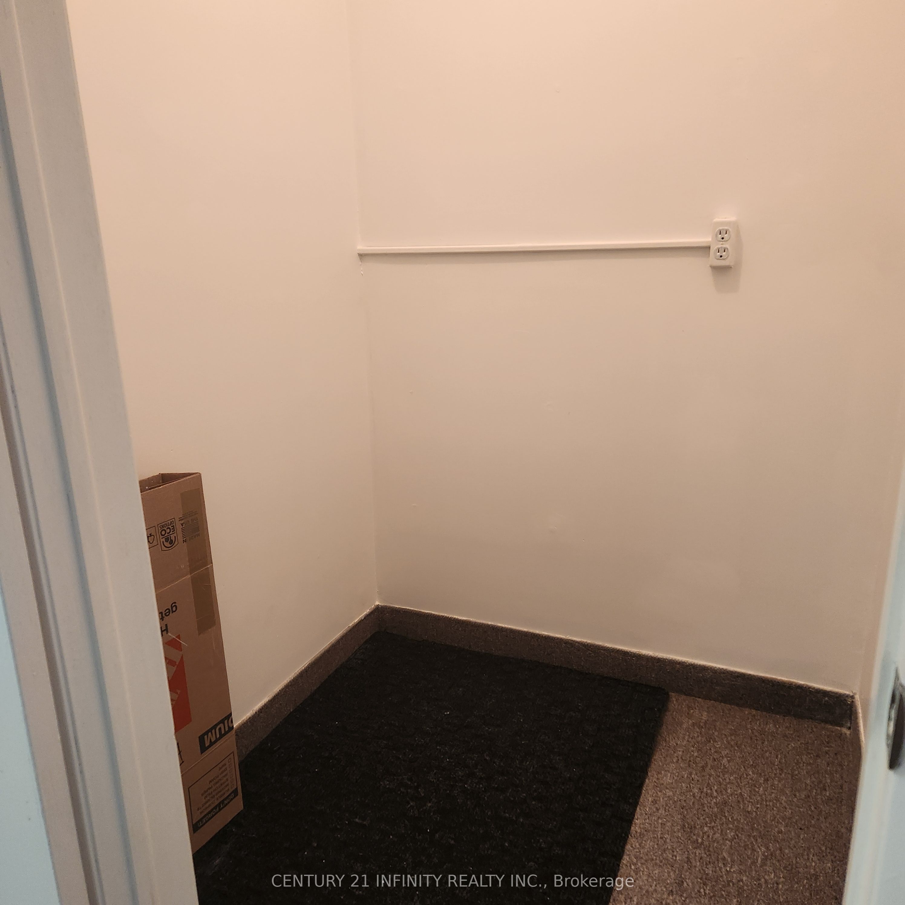 #203 - 909 Simcoe Street Property Photo 3