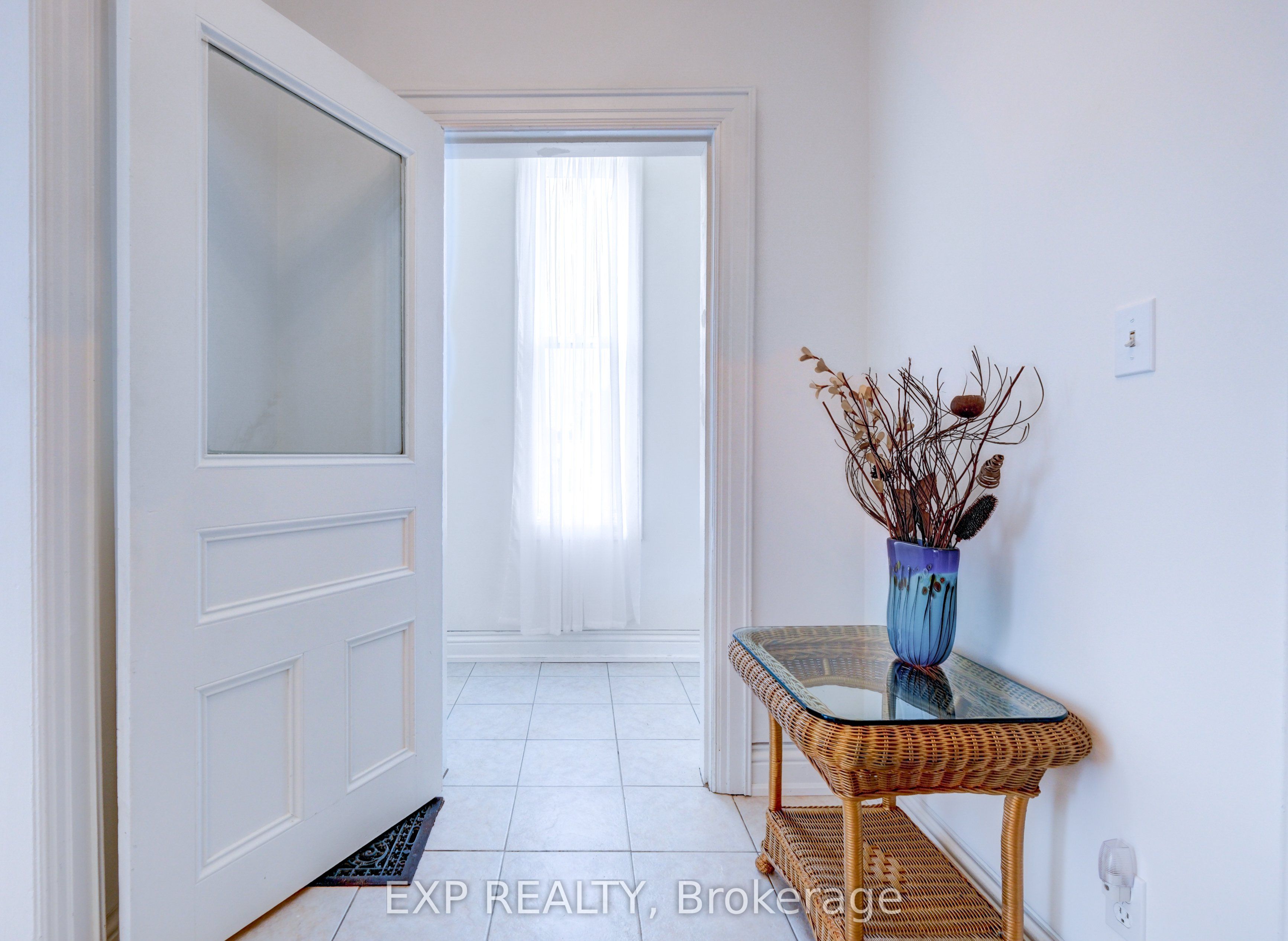 853 Simcoe Street Property Photo 12