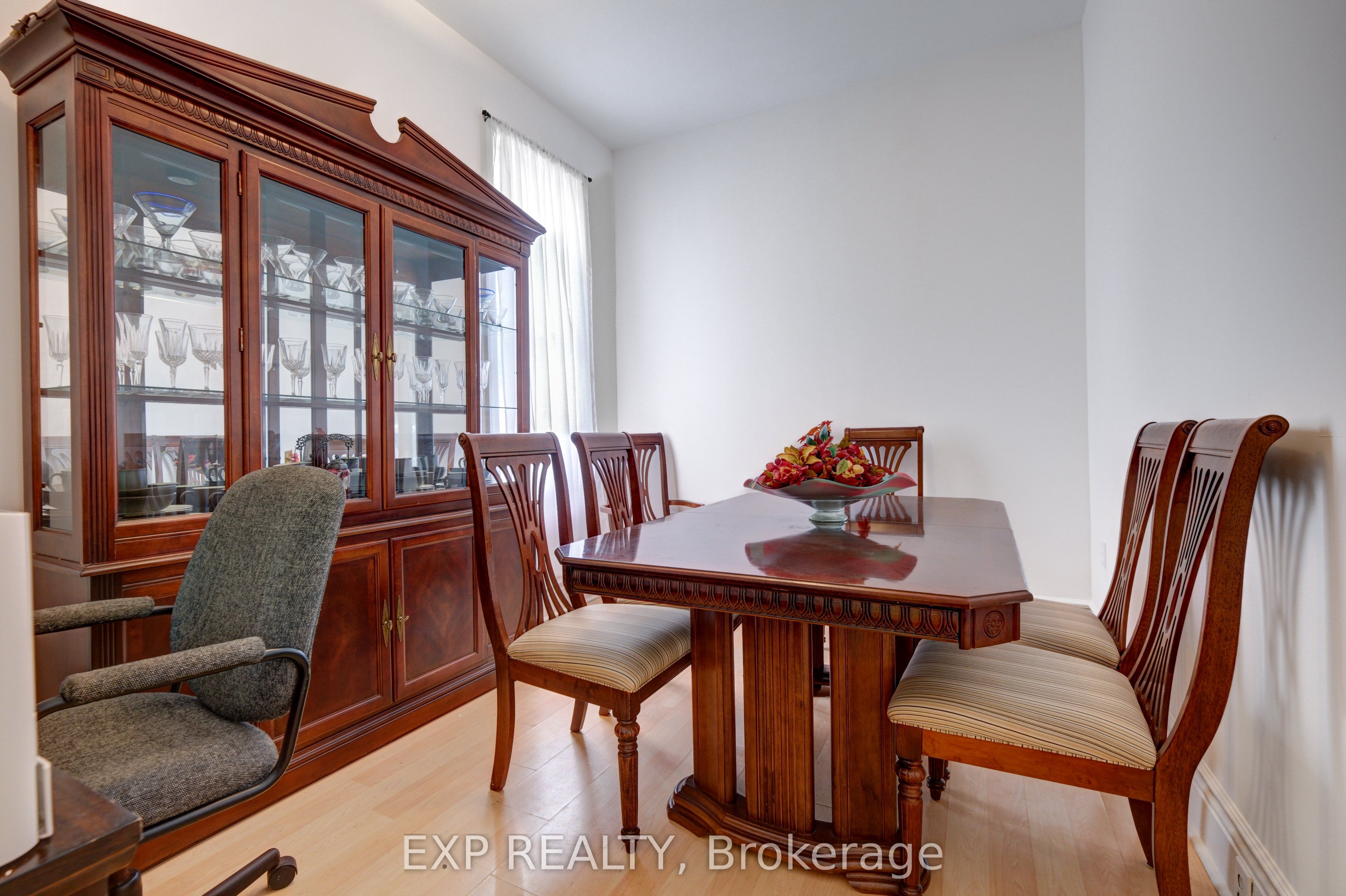 853 Simcoe Street Property Photo 16
