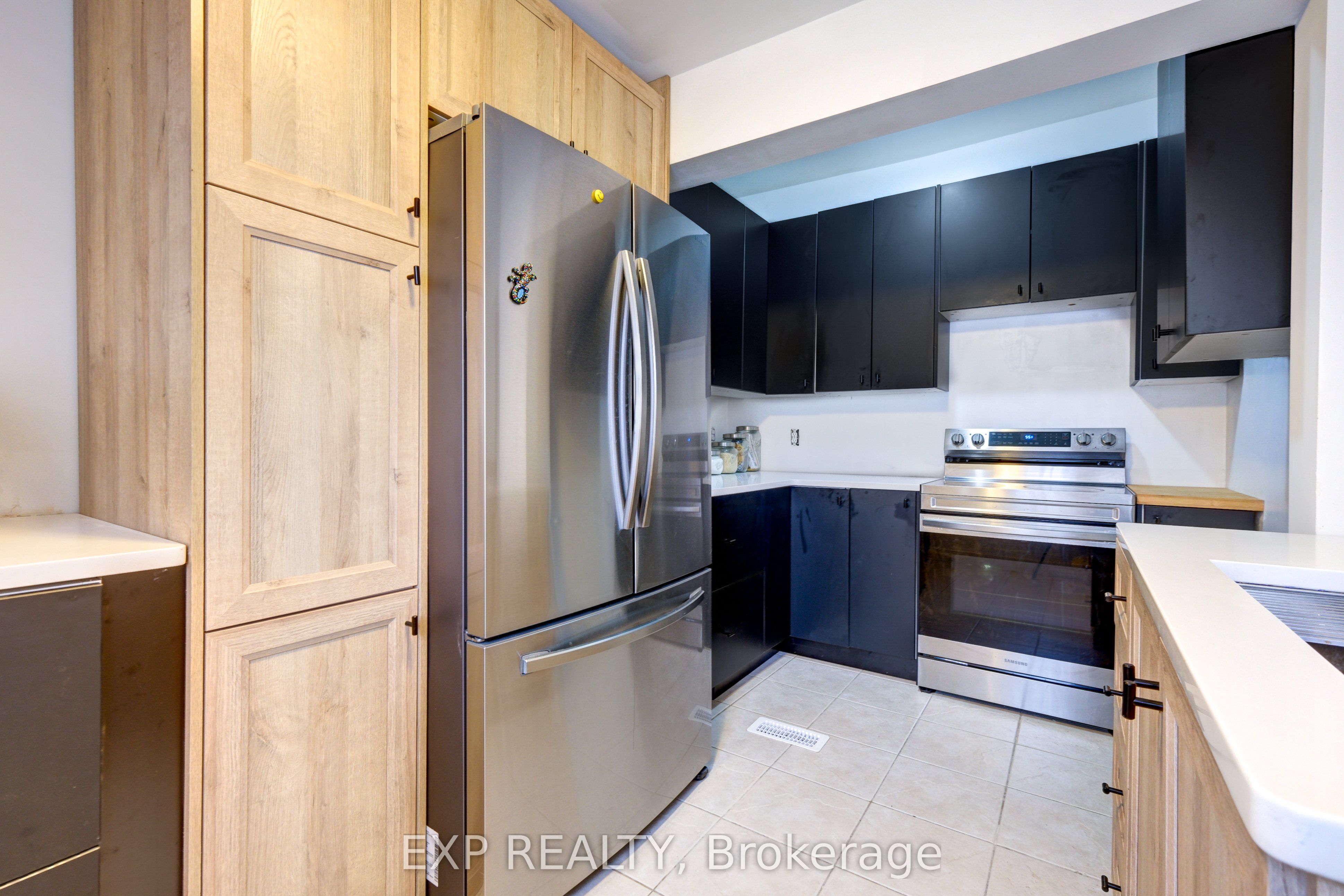 853 Simcoe Street Property Photo 17