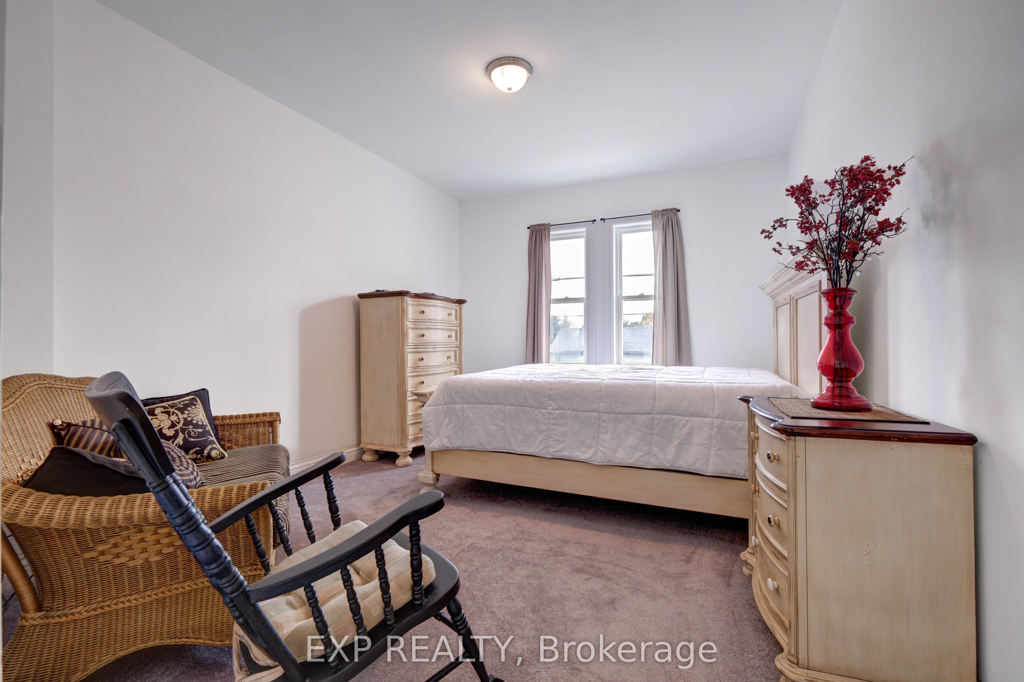 853 Simcoe Street Property Photo 18