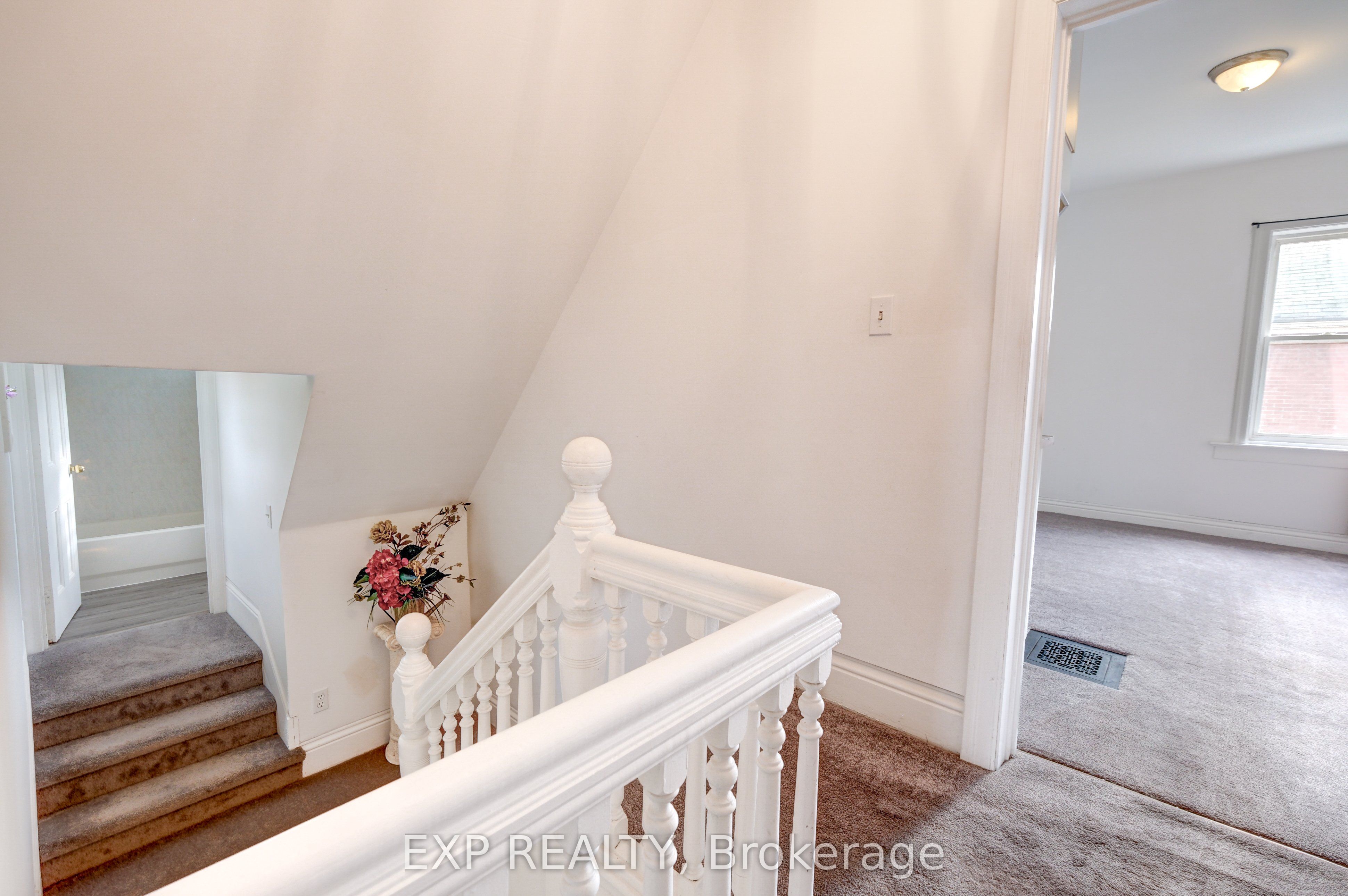 853 Simcoe Street Property Photo 22