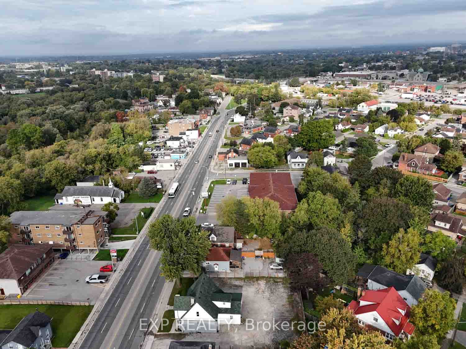 853 Simcoe Street Property Photo 28