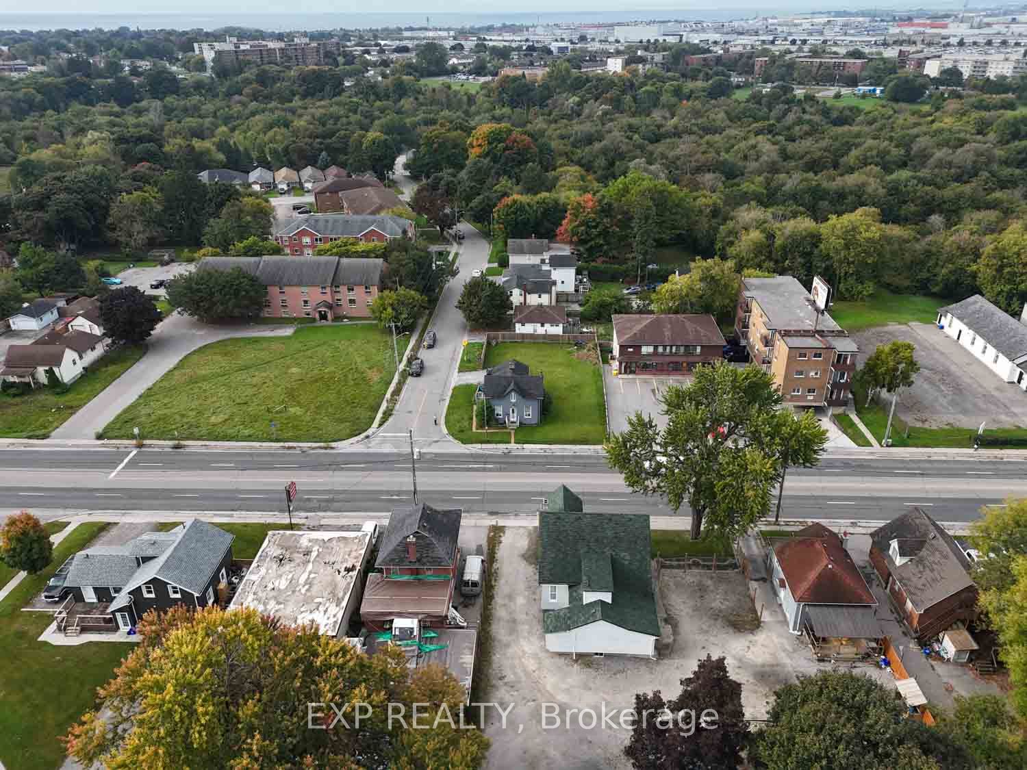 853 Simcoe Street Property Photo 29