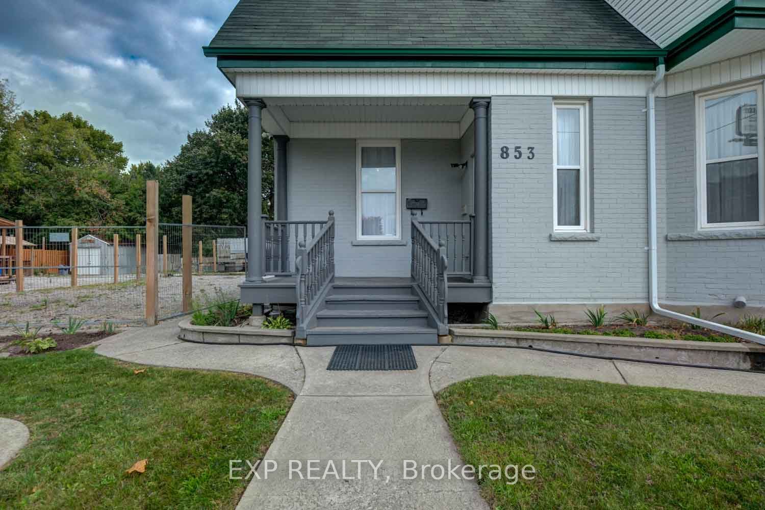 853 Simcoe Street Property Photo 11