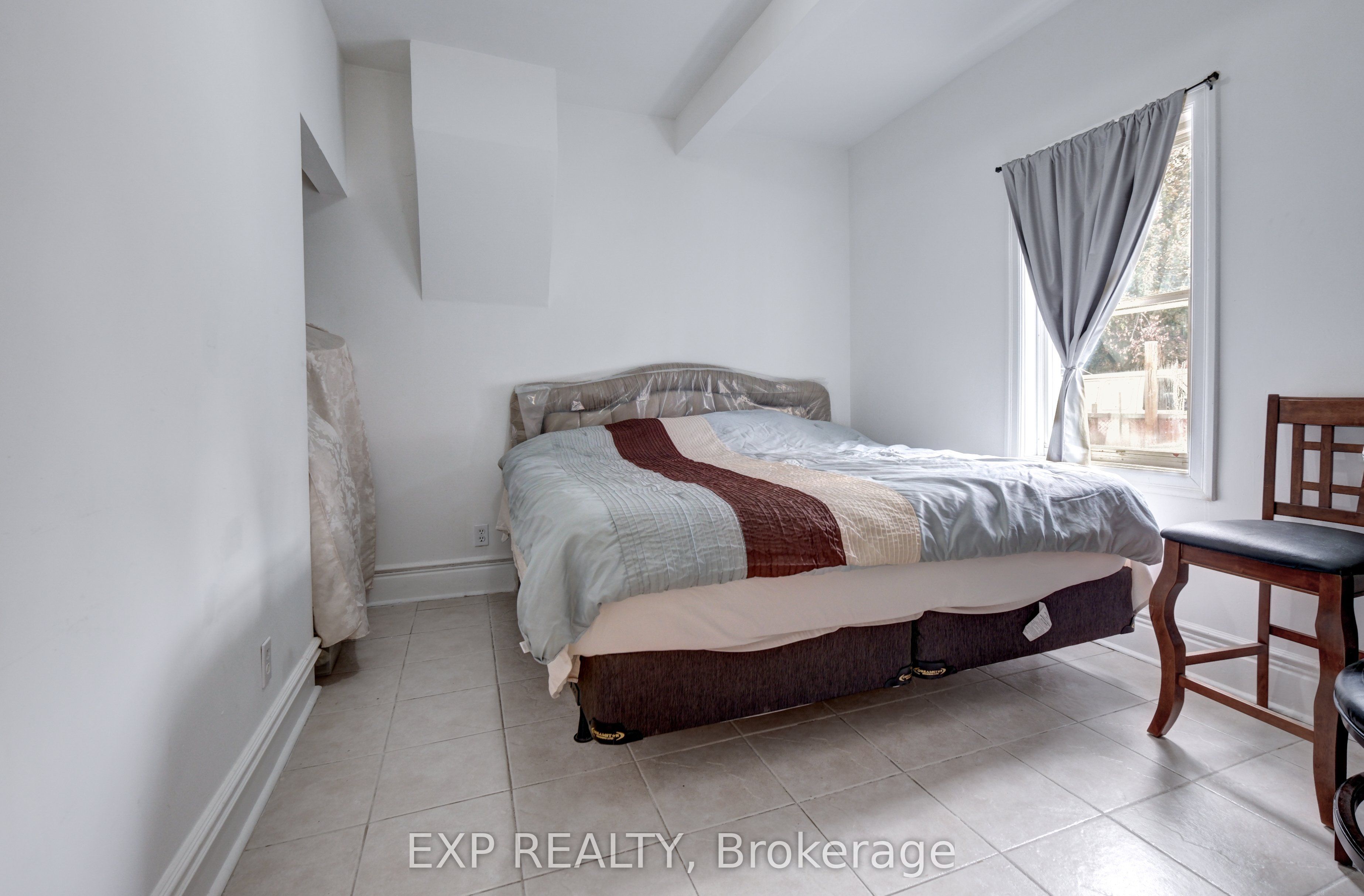 853 Simcoe Street Property Photo 17
