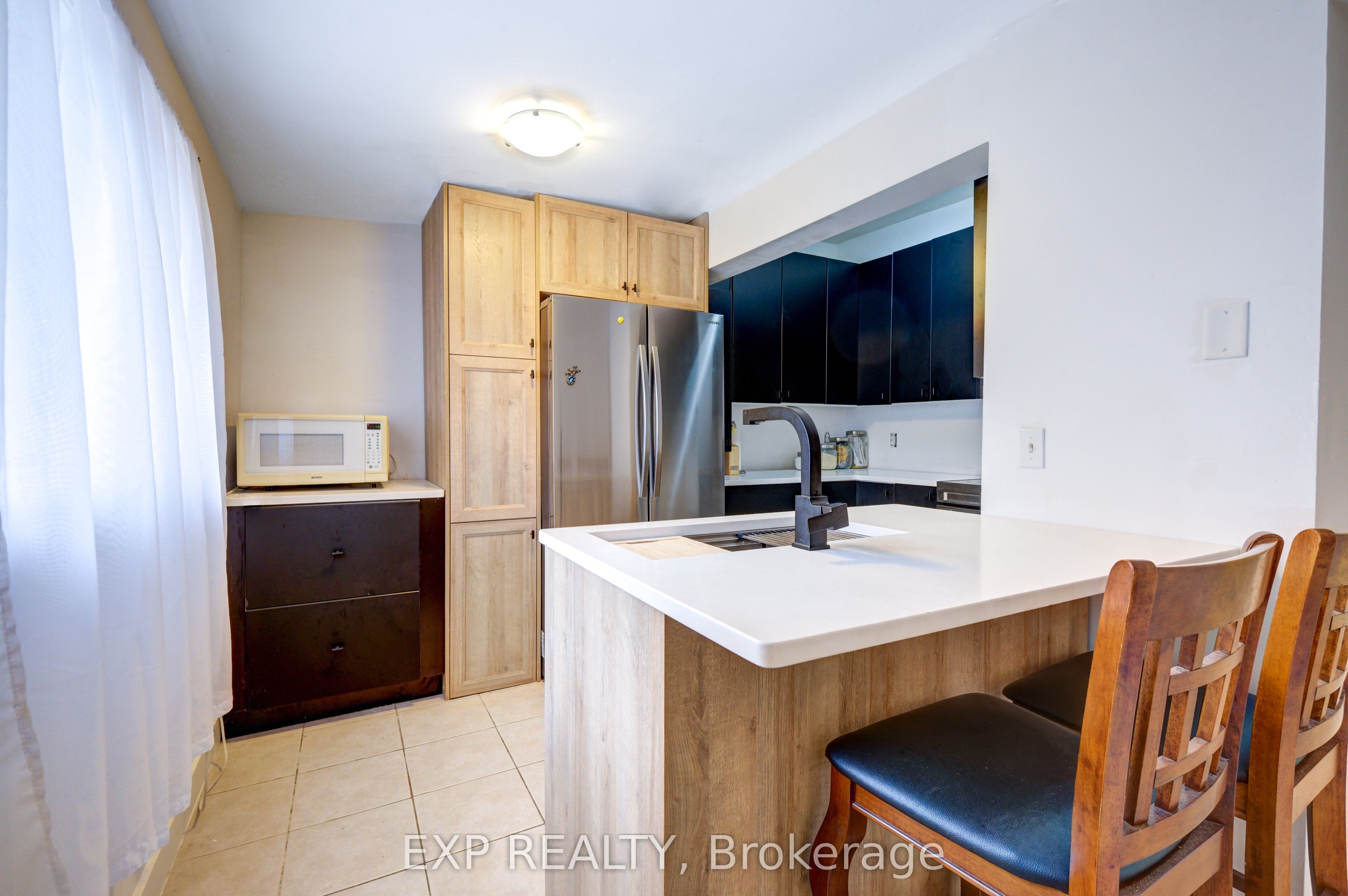 853 Simcoe Street Property Photo 19