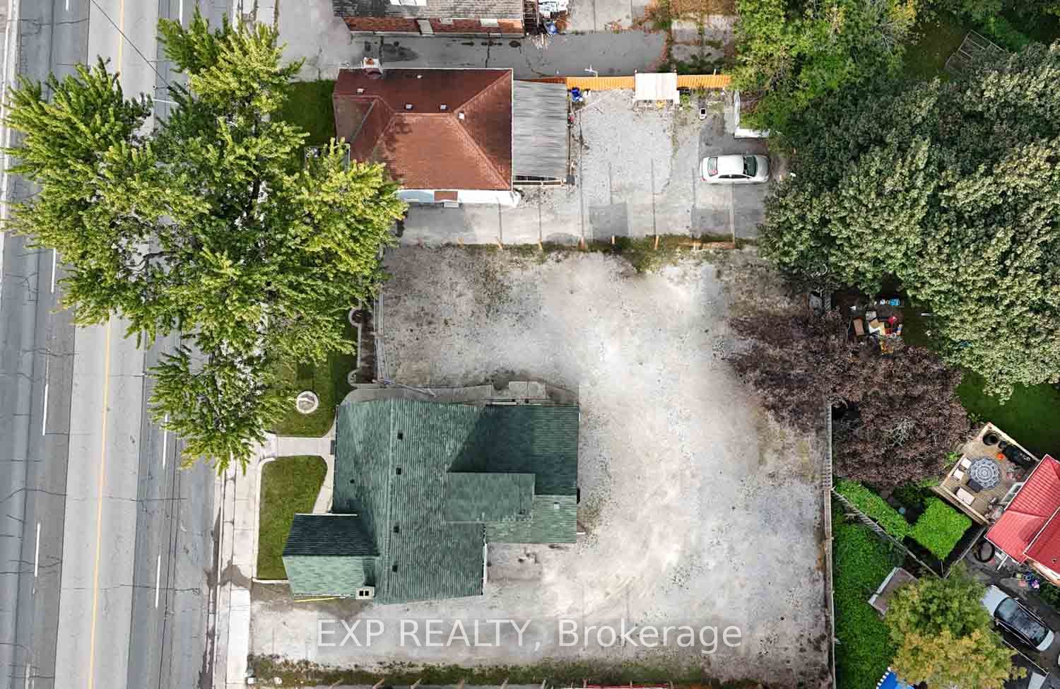 853 Simcoe Street Property Photo 27