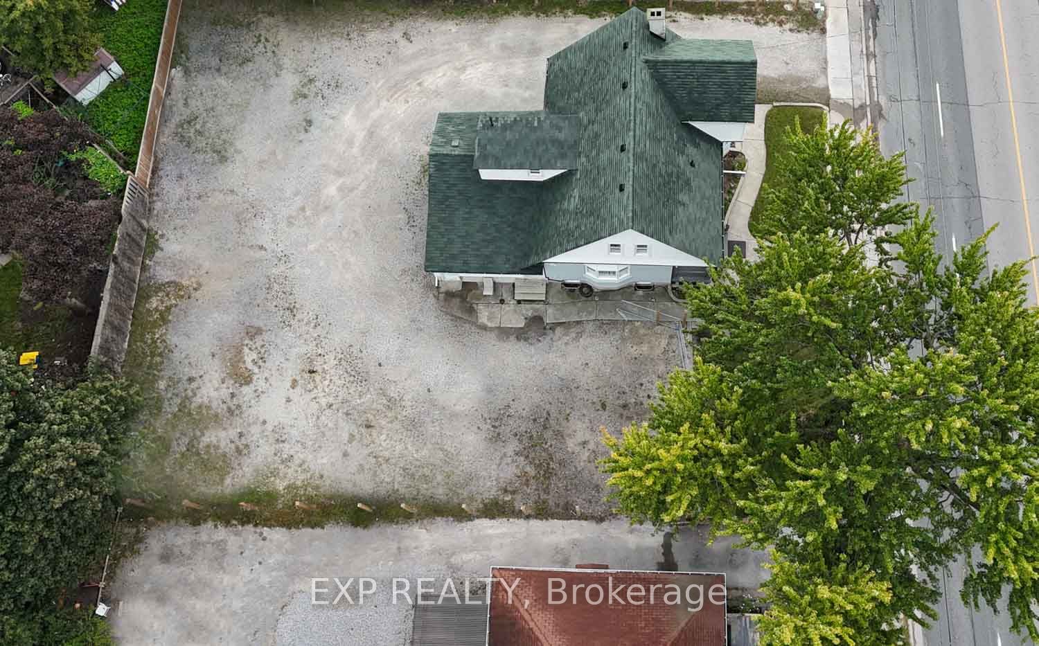 853 Simcoe Street Property Photo 29