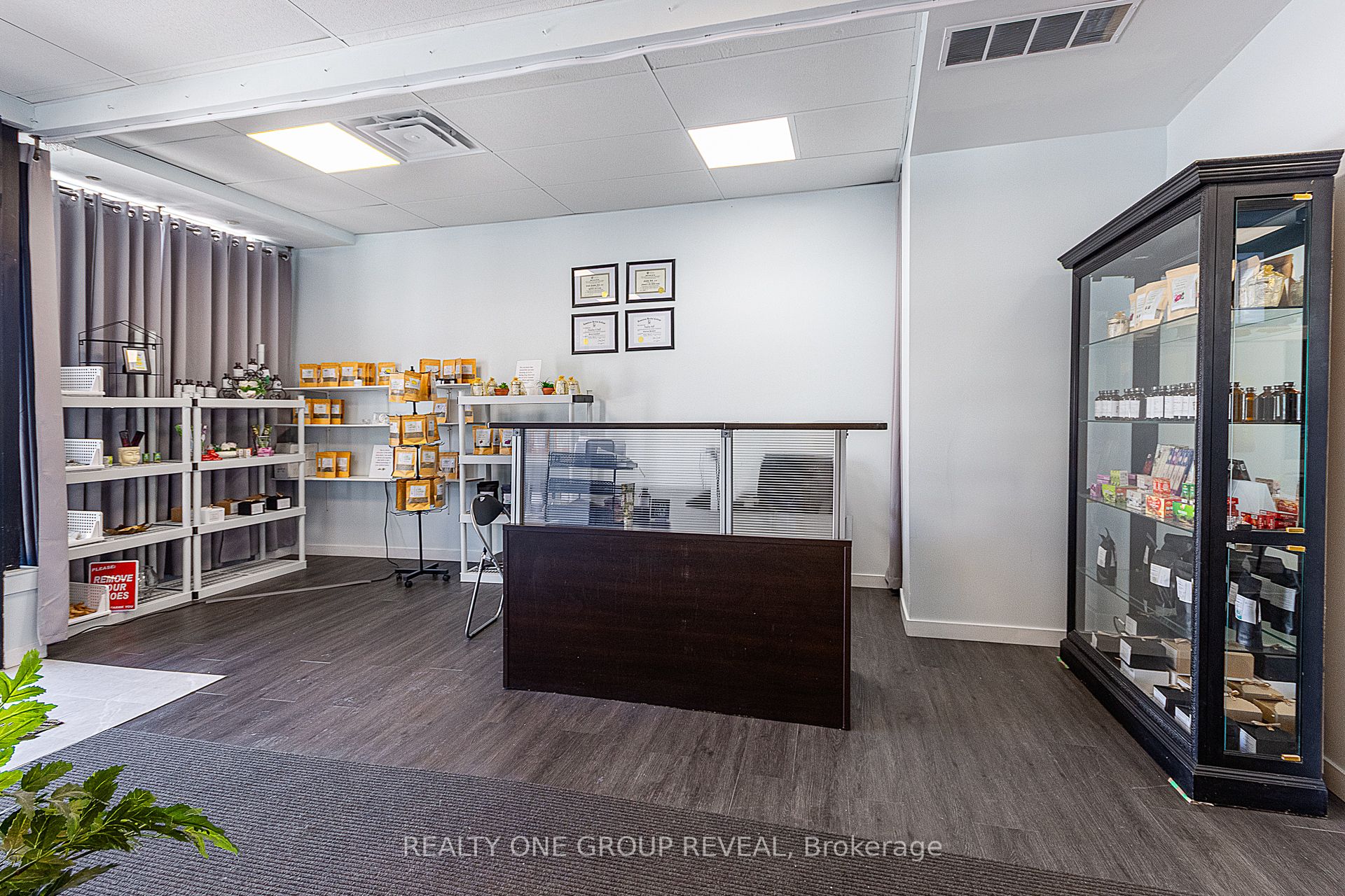 524 Simcoe Street Property Photo 3