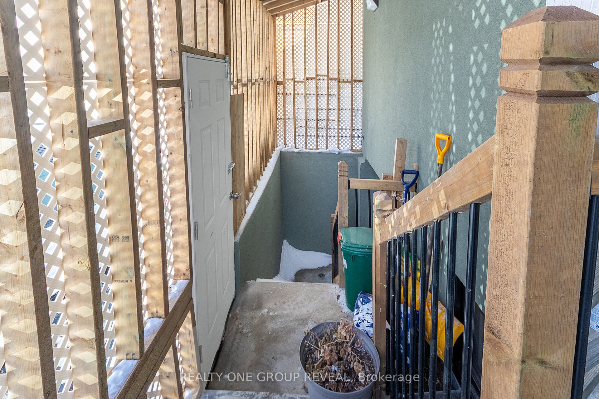 524 Simcoe Street Property Photo 8