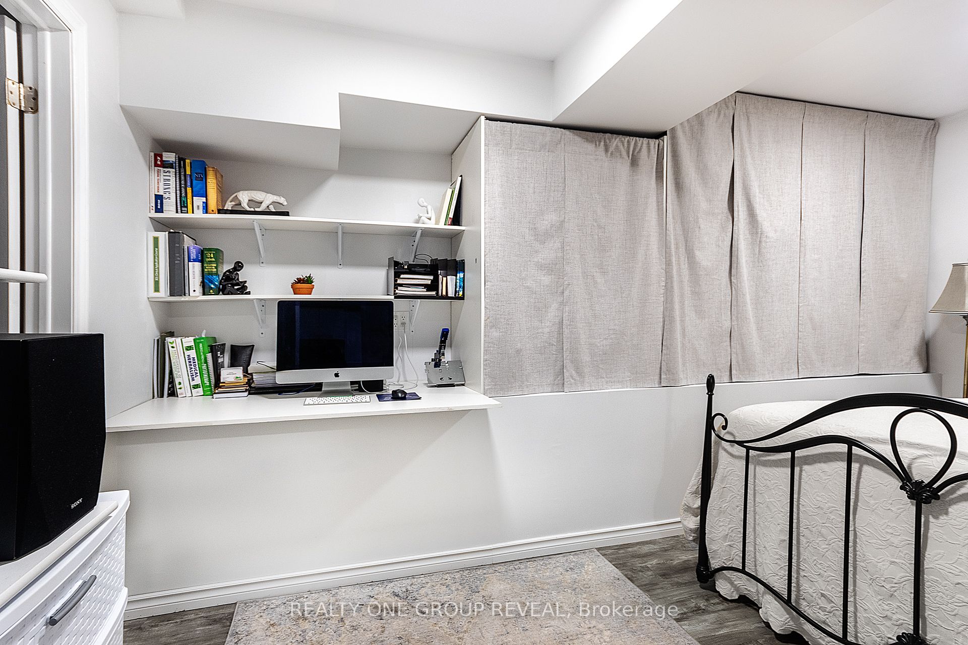 524 Simcoe Street Property Photo 17