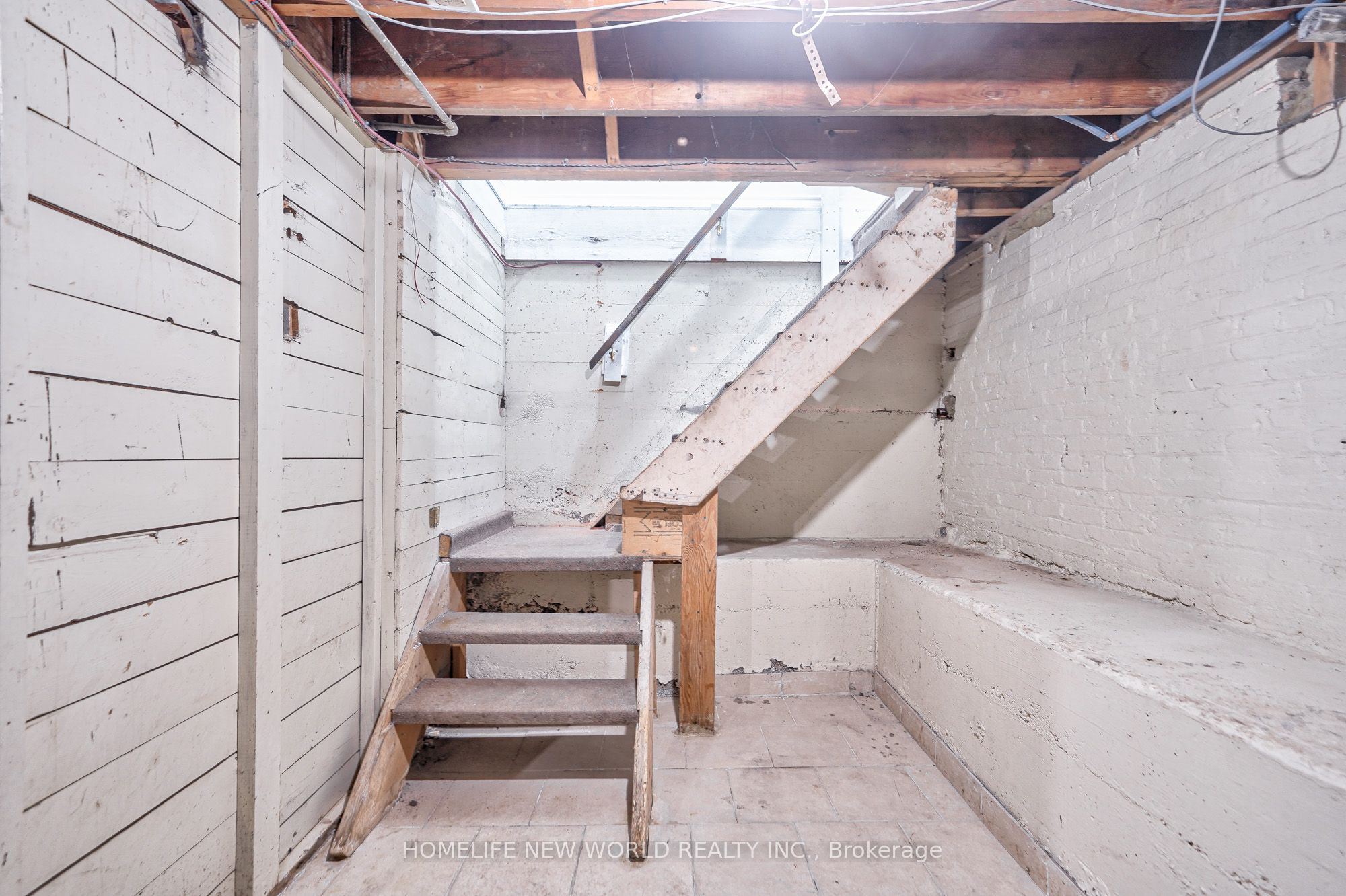 5 King Street Property Photo 18