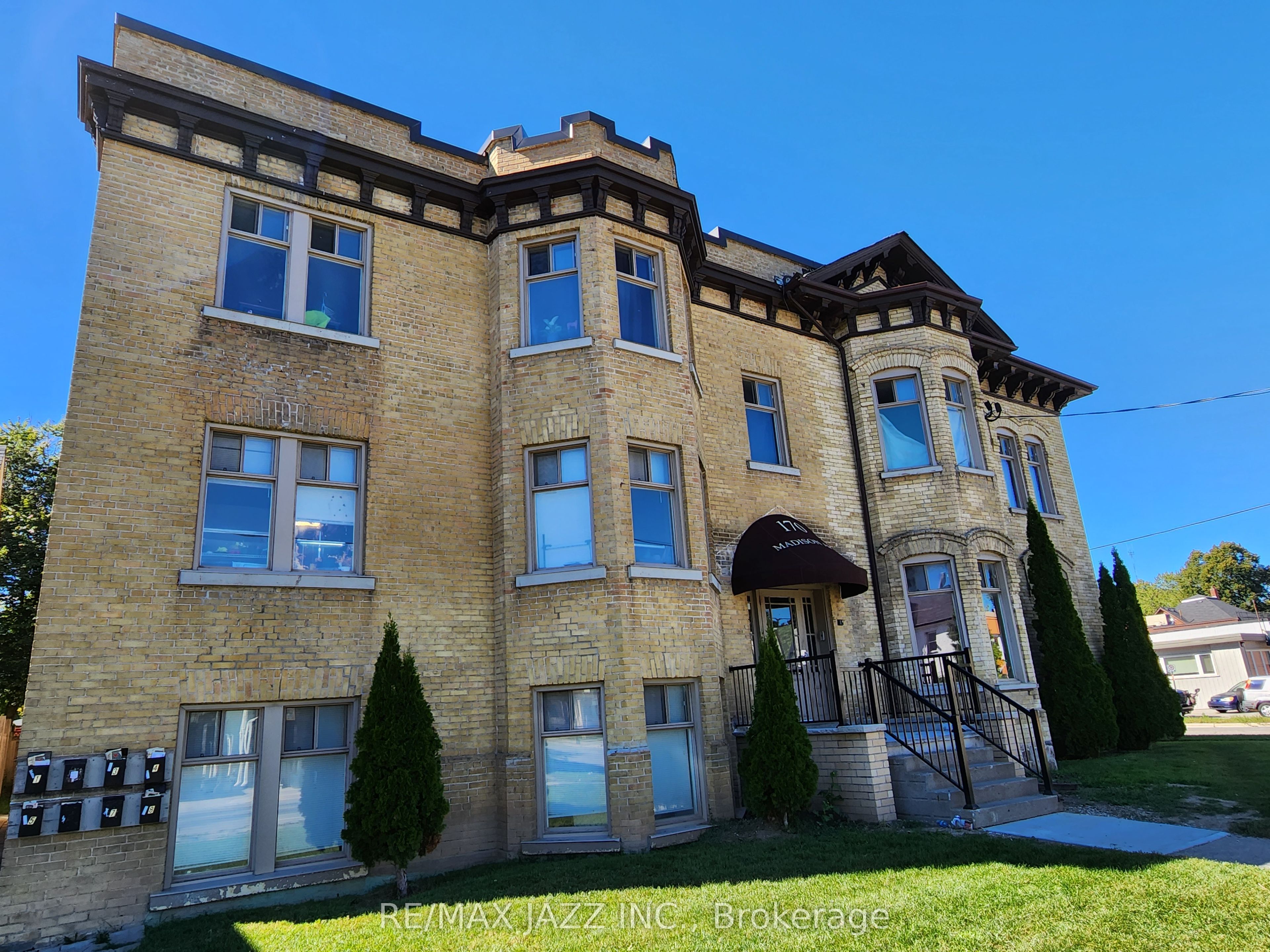 170 Simcoe Street Property Photo 2