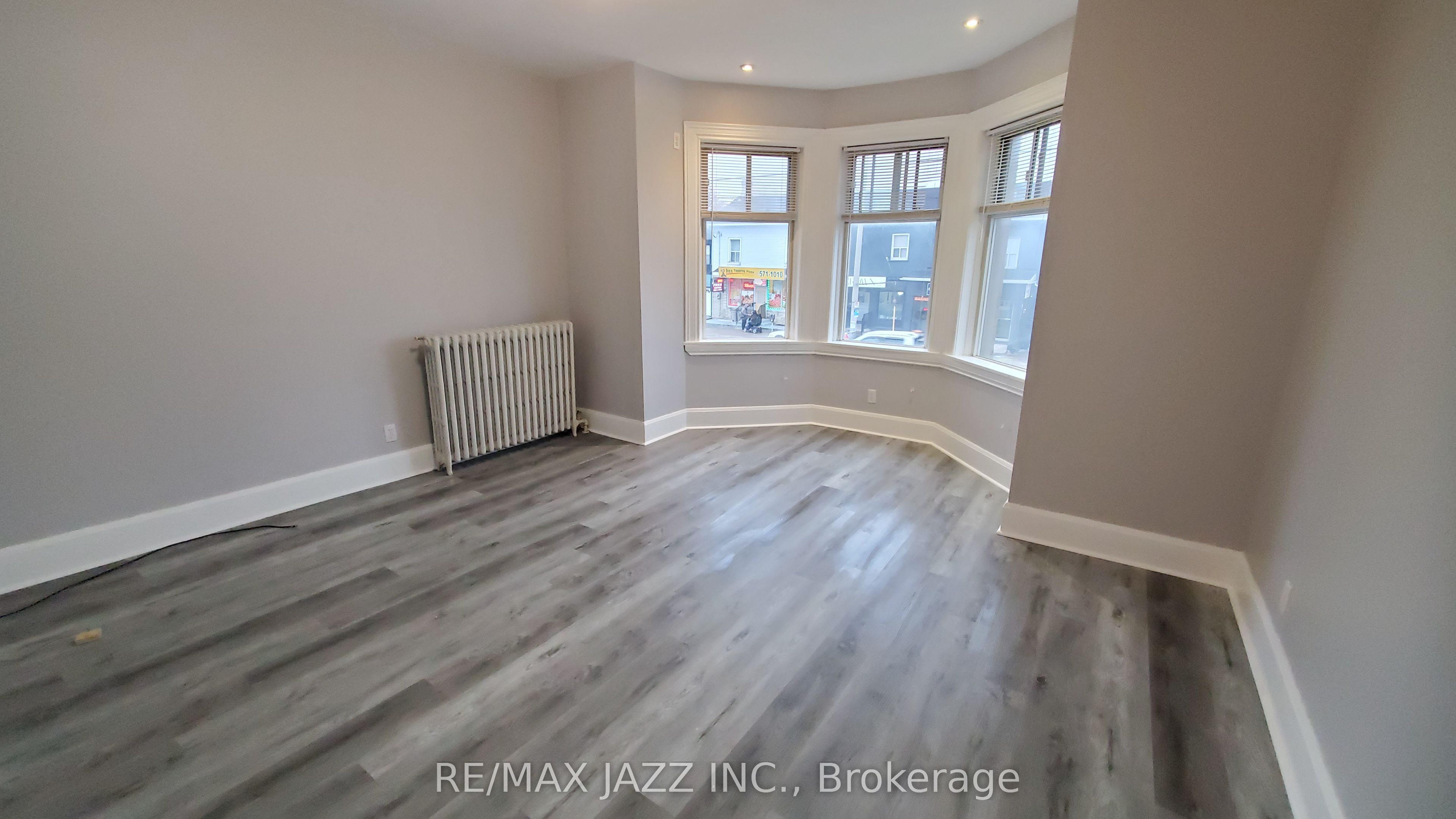 170 Simcoe Street Property Photo 4