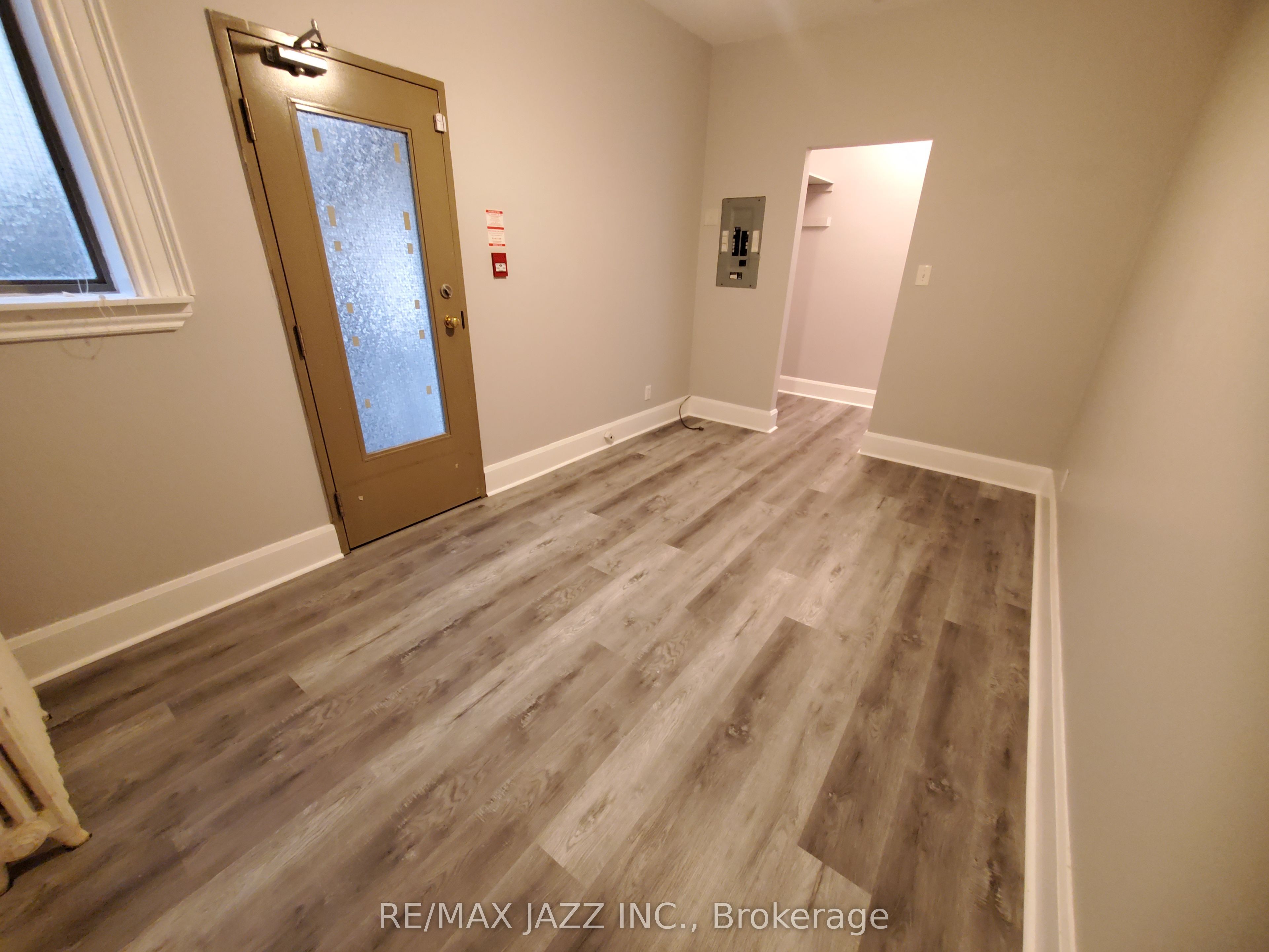 170 Simcoe Street Property Photo 6