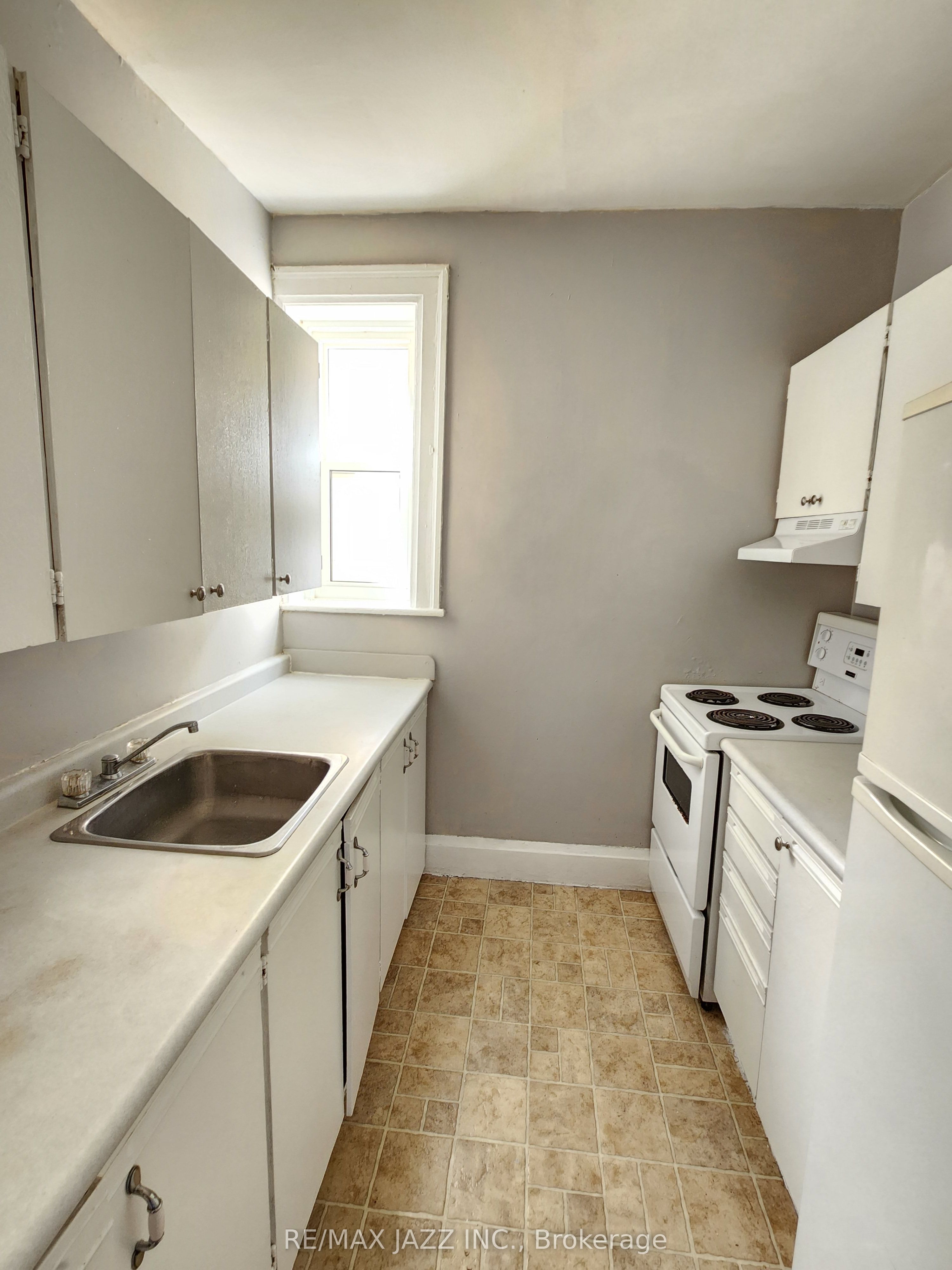 170 Simcoe Street Property Photo 10