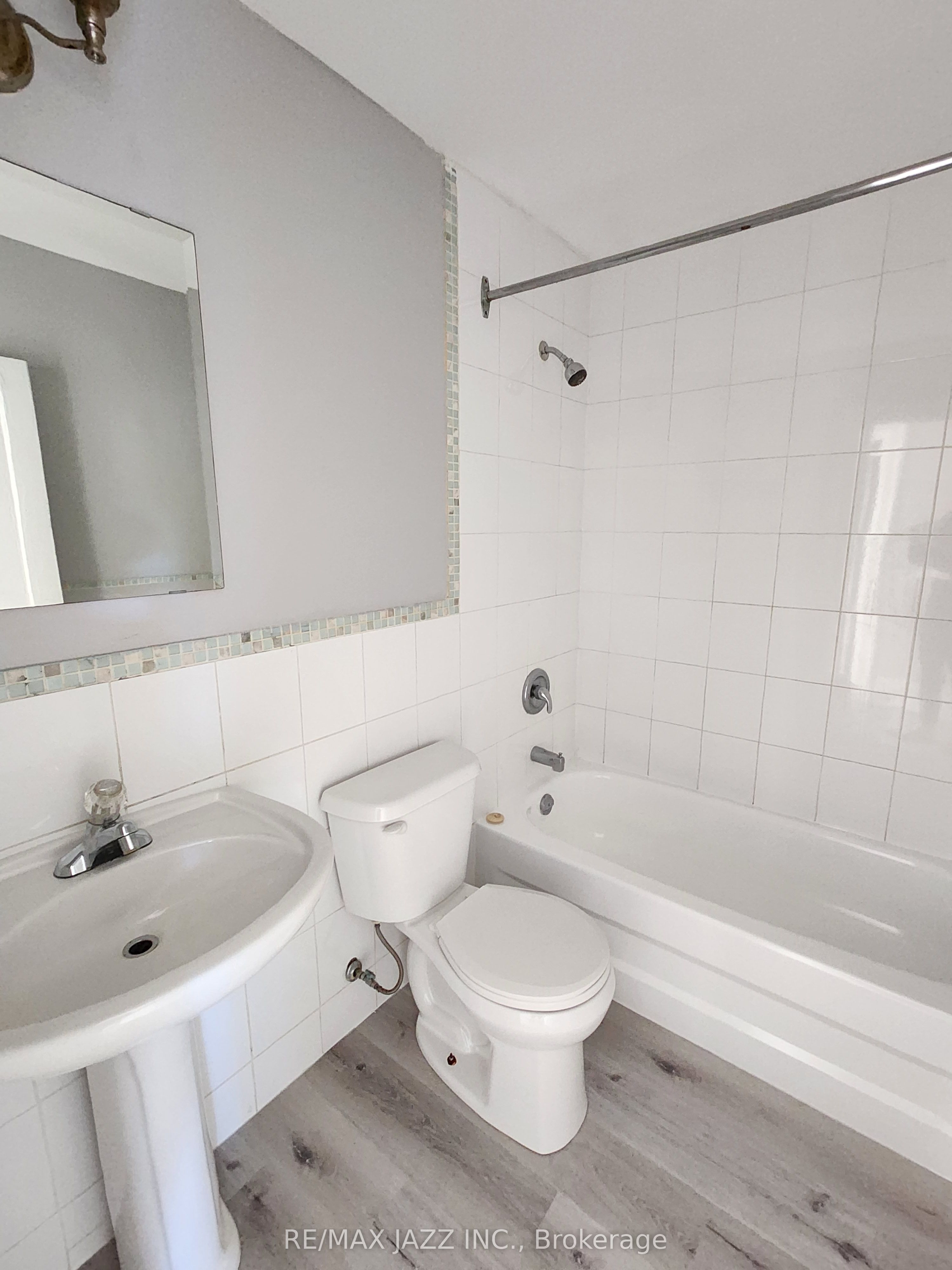 170 Simcoe Street Property Photo 14
