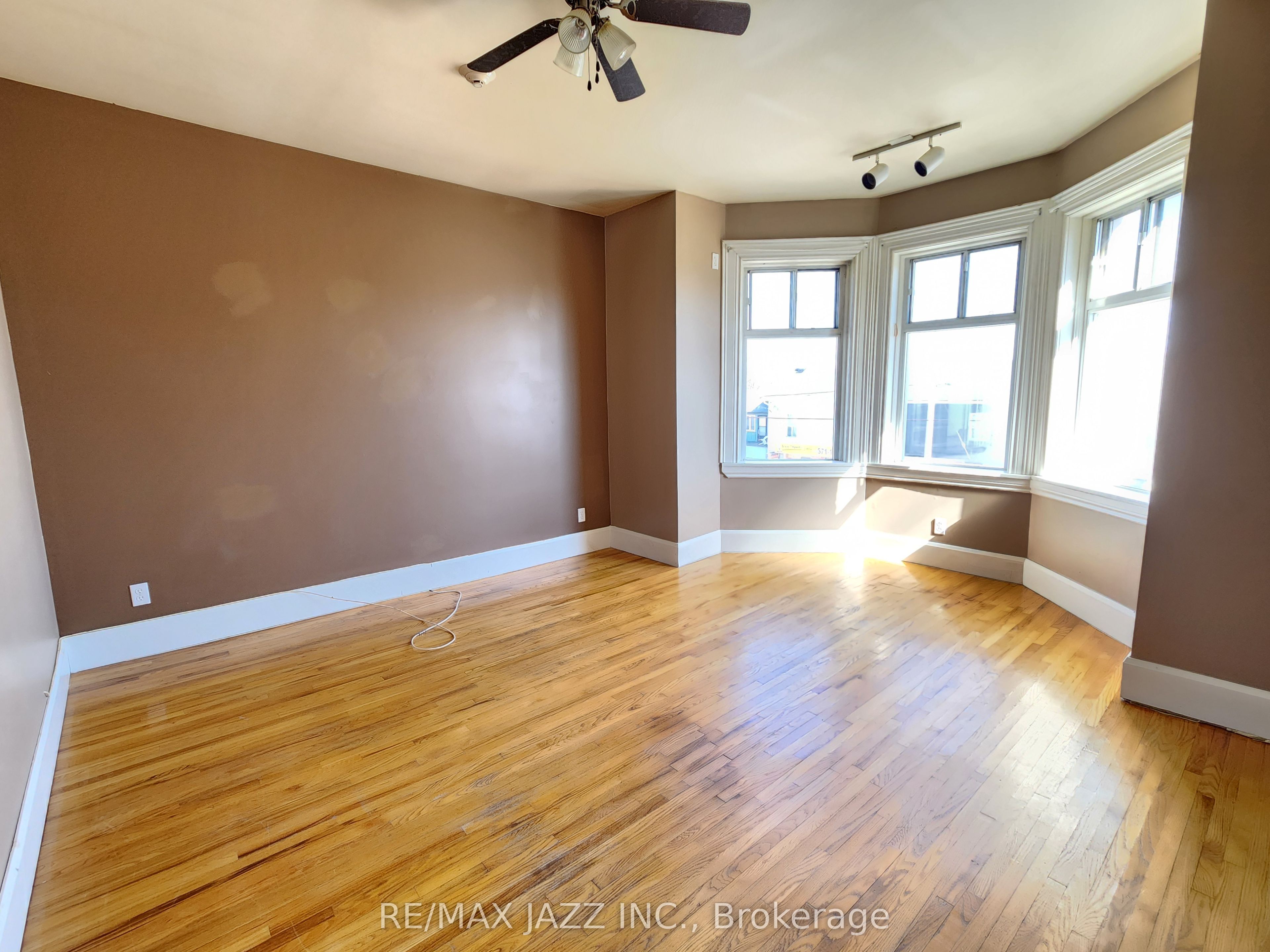 170 Simcoe Street Property Photo 18