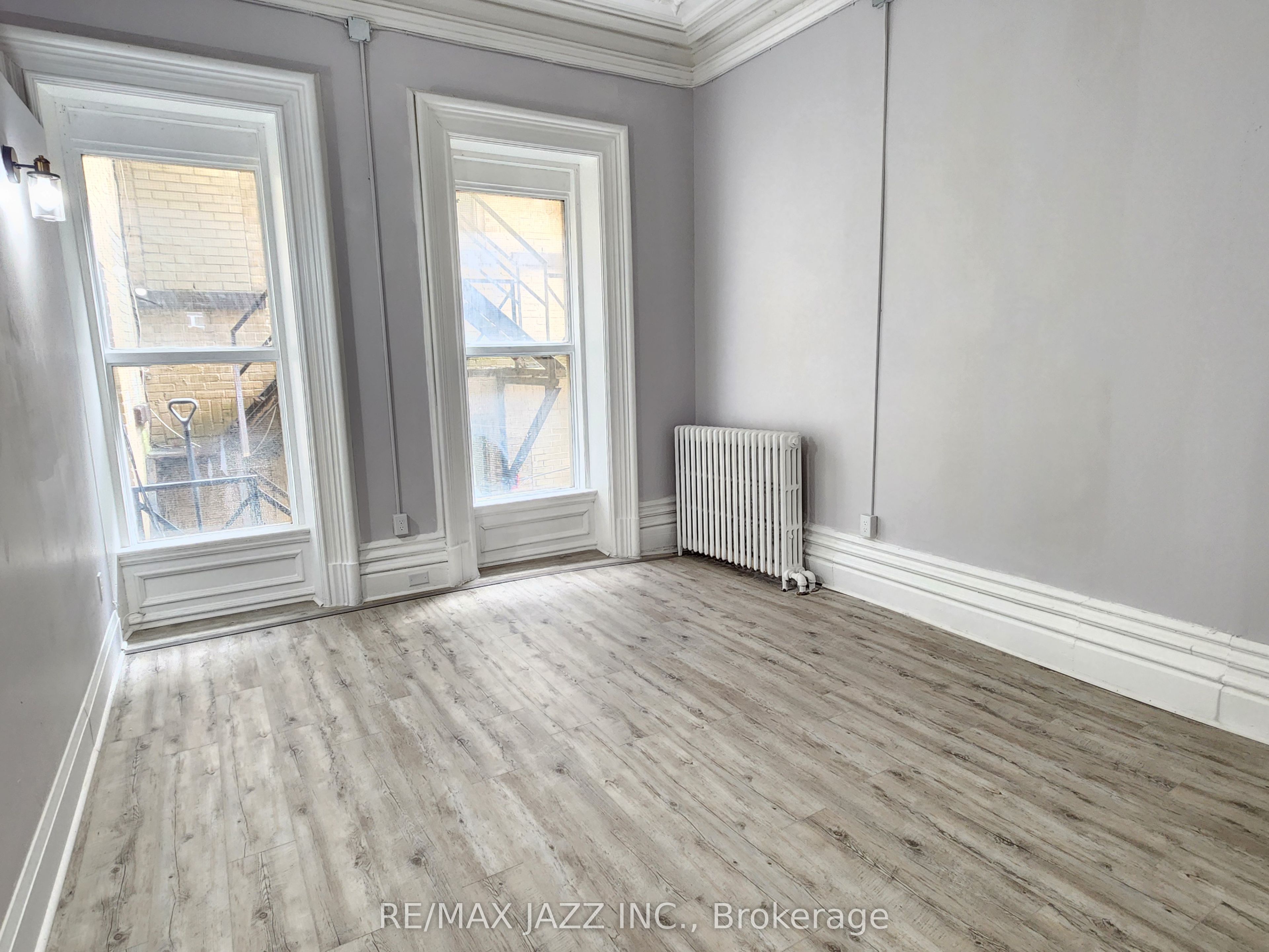 170 Simcoe Street Property Photo 23
